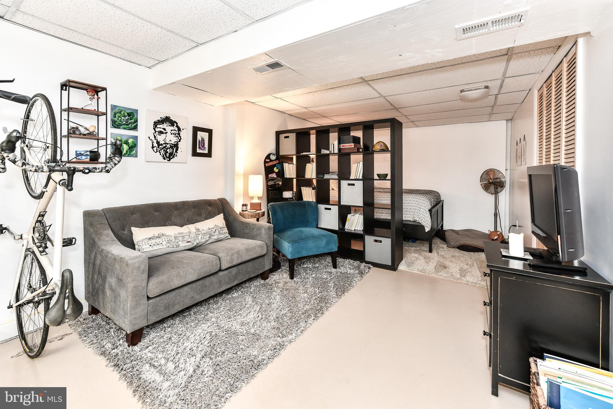 SURREY SQUARE - Residential Lease