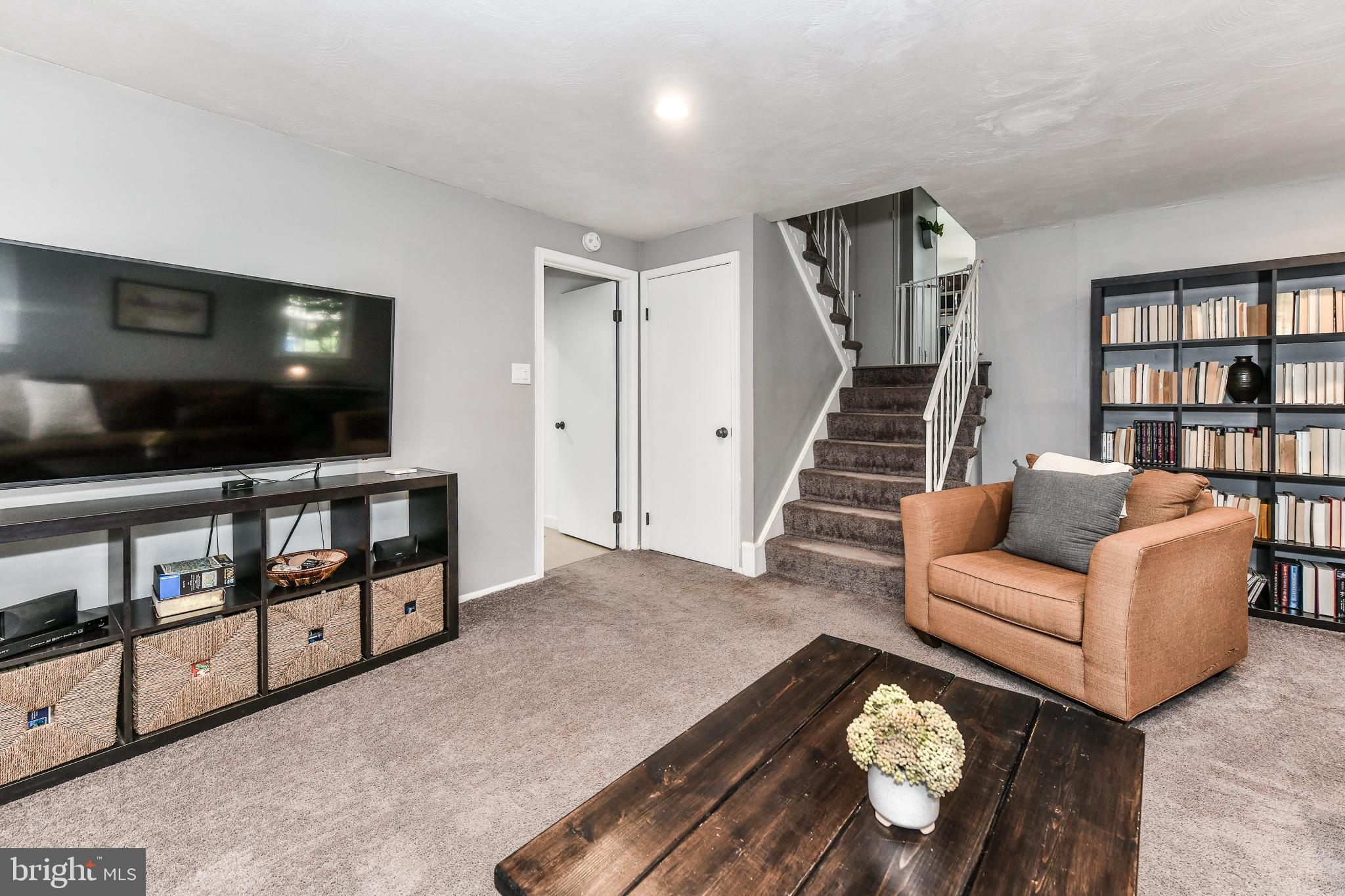 SURREY SQUARE - Residential Lease