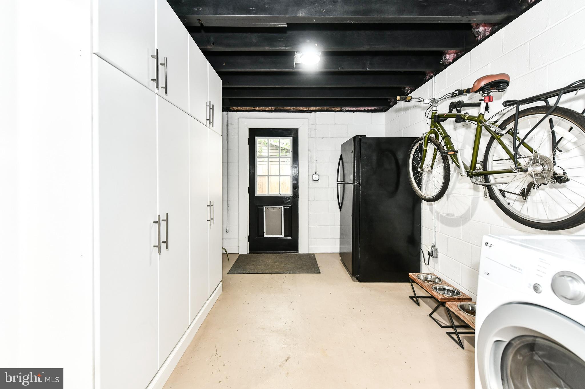 SURREY SQUARE - Residential Lease