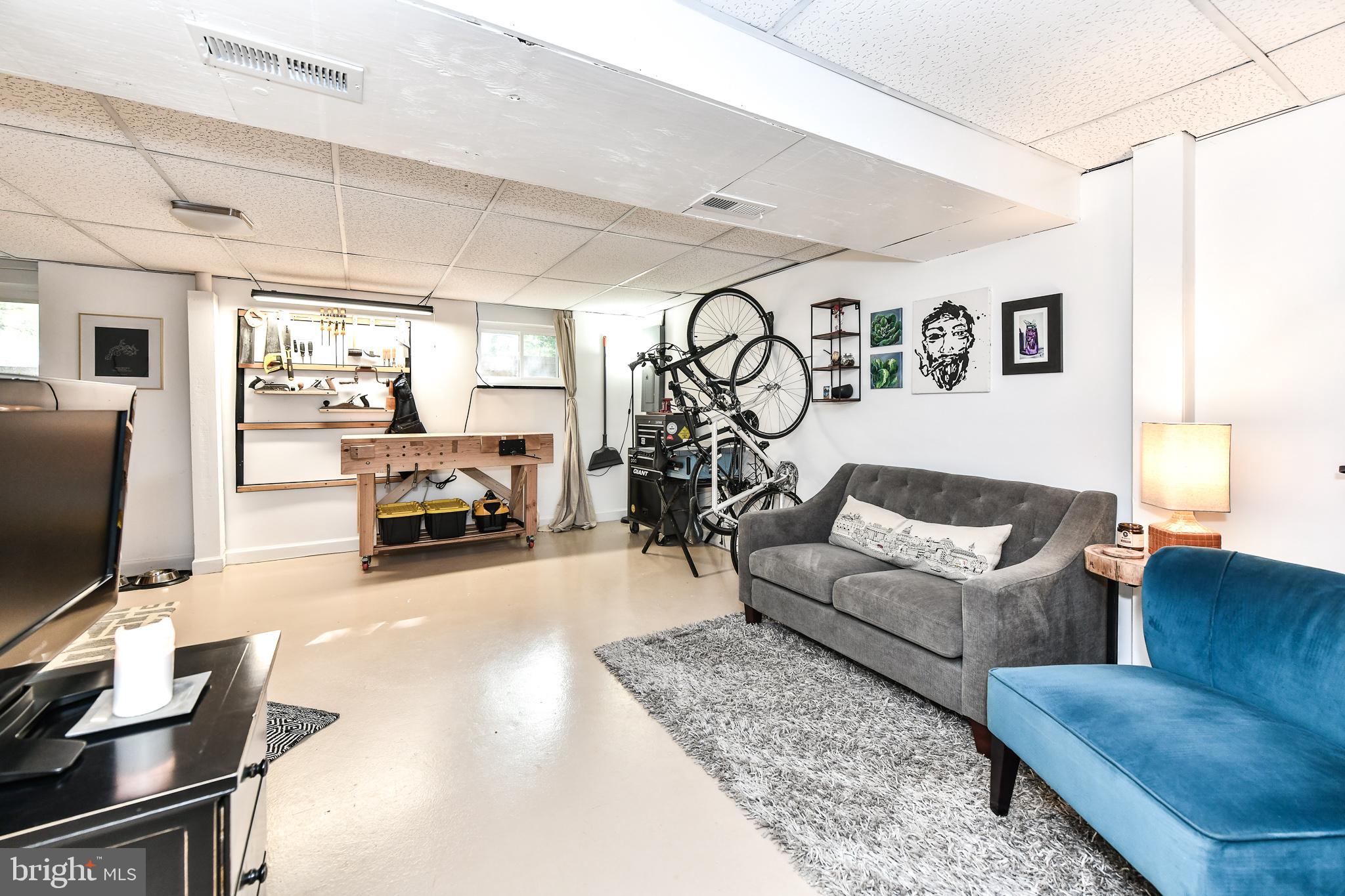 SURREY SQUARE - Residential Lease