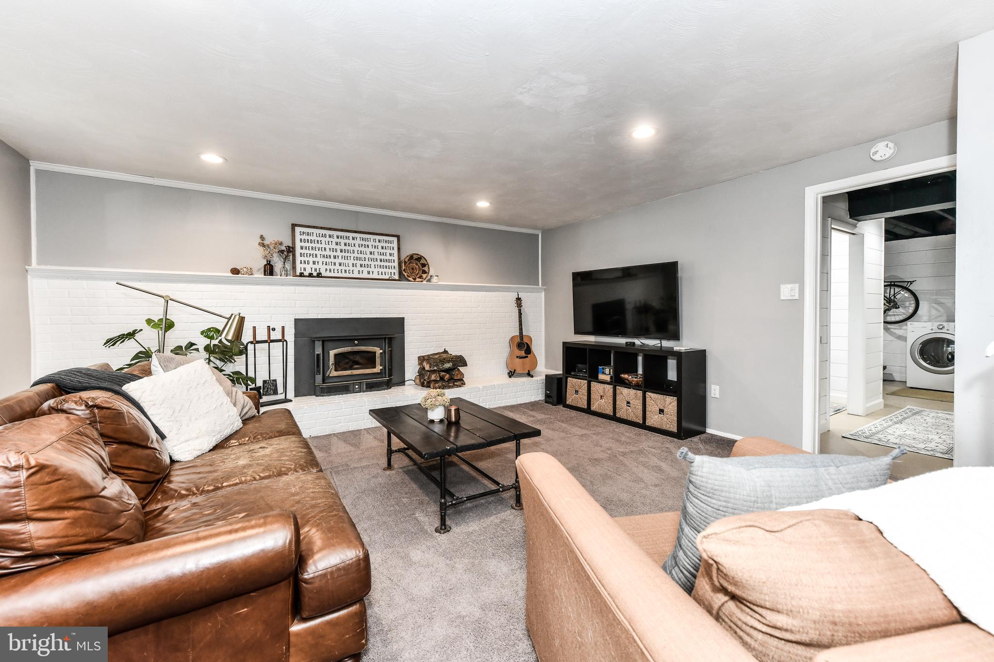 SURREY SQUARE - Residential Lease