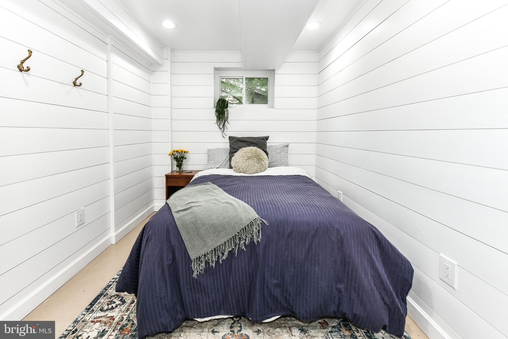 SURREY SQUARE - Residential Lease