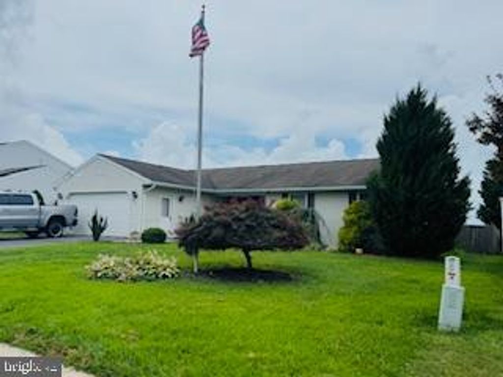 Photo of 24 Cottage Lane, NEWMANSTOWN, PA 17073 (MLS # PALN2022382)