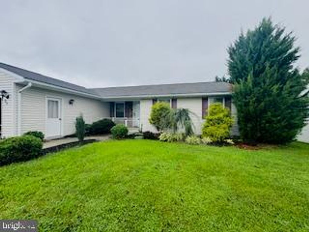 Photo of 24 Cottage Lane, NEWMANSTOWN, PA 17073 (MLS # PALN2022382)