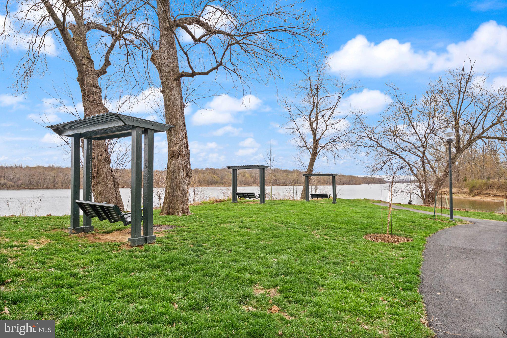 RIVER CREEK - Residential