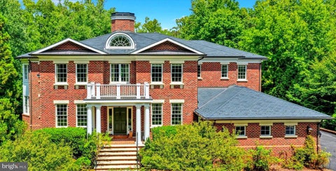 Photo of 6804 Benjamin Street, MCLEAN, VA 22101 (MLS # VAFX2339574)