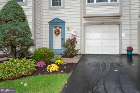 Townhouse For Sale - 2753 Red Oak Circle<br/> BETHLEHEM, PA 18017