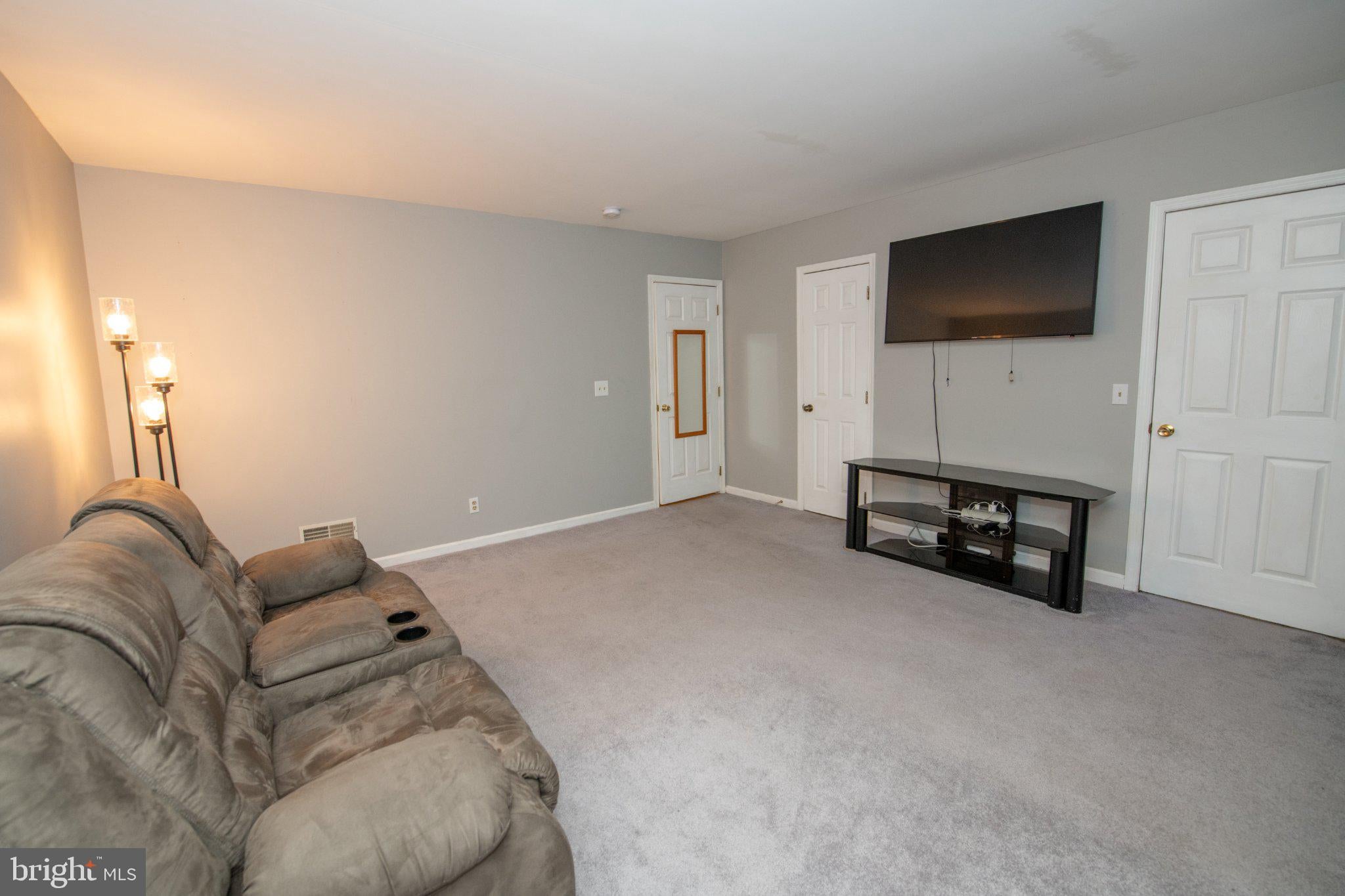 2753 RED OAK CIRCLE