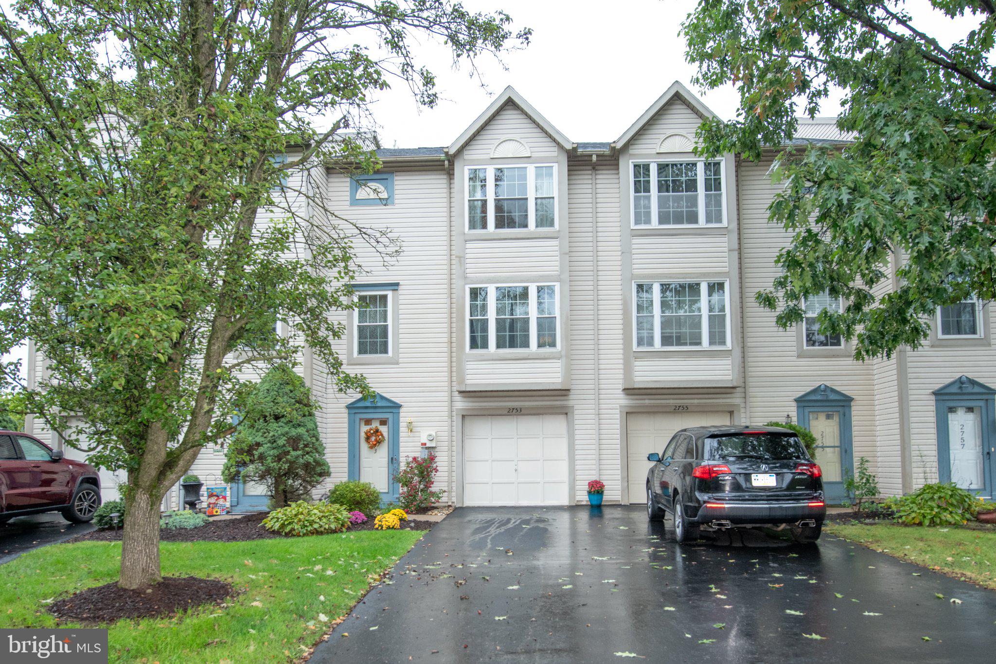 2753 RED OAK CIRCLE