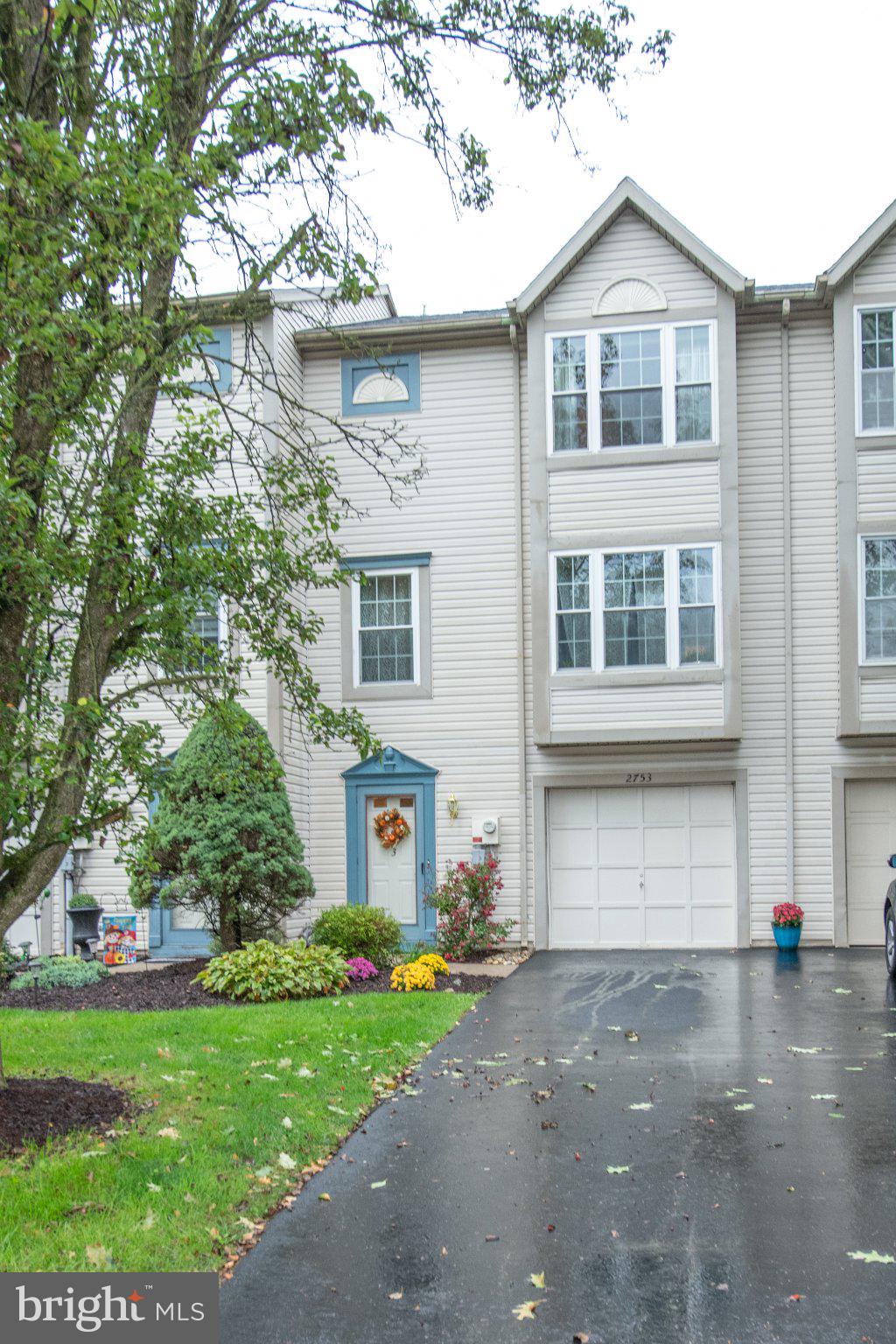 2753 RED OAK CIRCLE