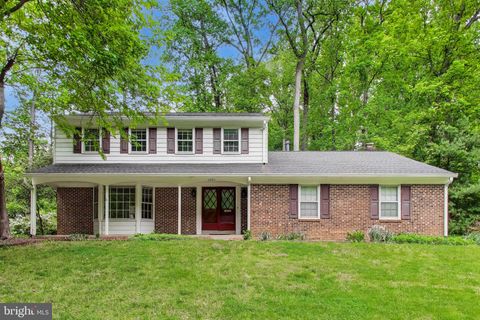 Photo of 6820 Colburn Drive, ANNANDALE, VA 22003 (MLS # VAFX2307110)