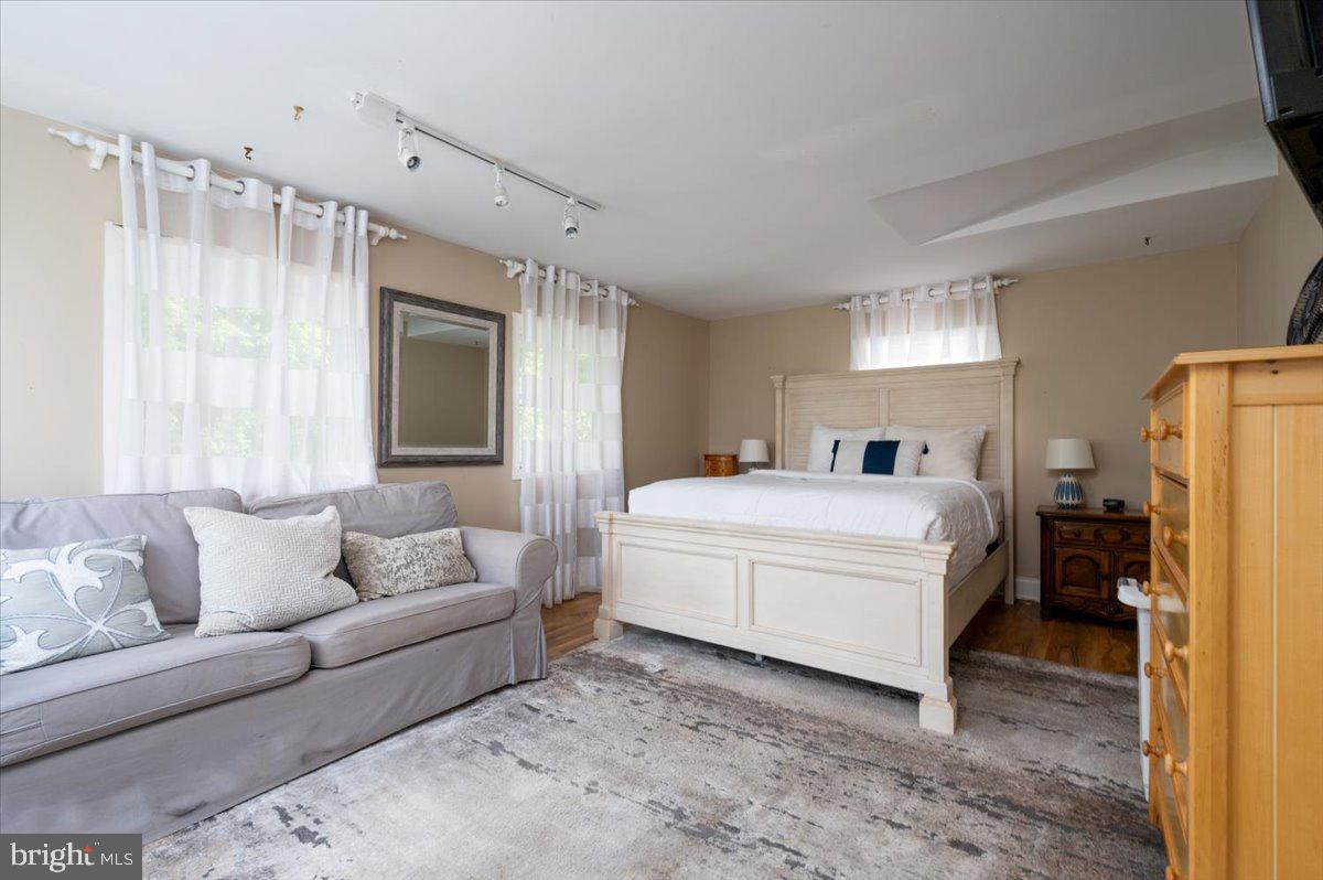 WATER OAK POINT - Residential