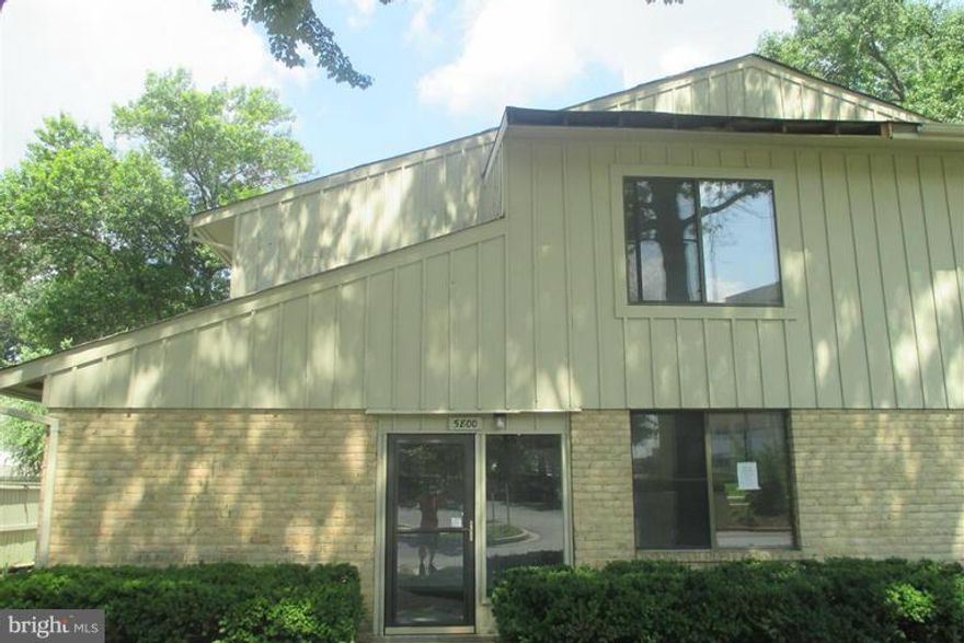 Columbia living at a bargain price under $200k. A very nice layout on this 3br and 2.5ba unit. You must see to appreciate. Super convenient Columbia Location near major road ways including 32, 29 and 95.  Also super close to Howard Co General Hospital, Columbia Mall, and Whole Foods.