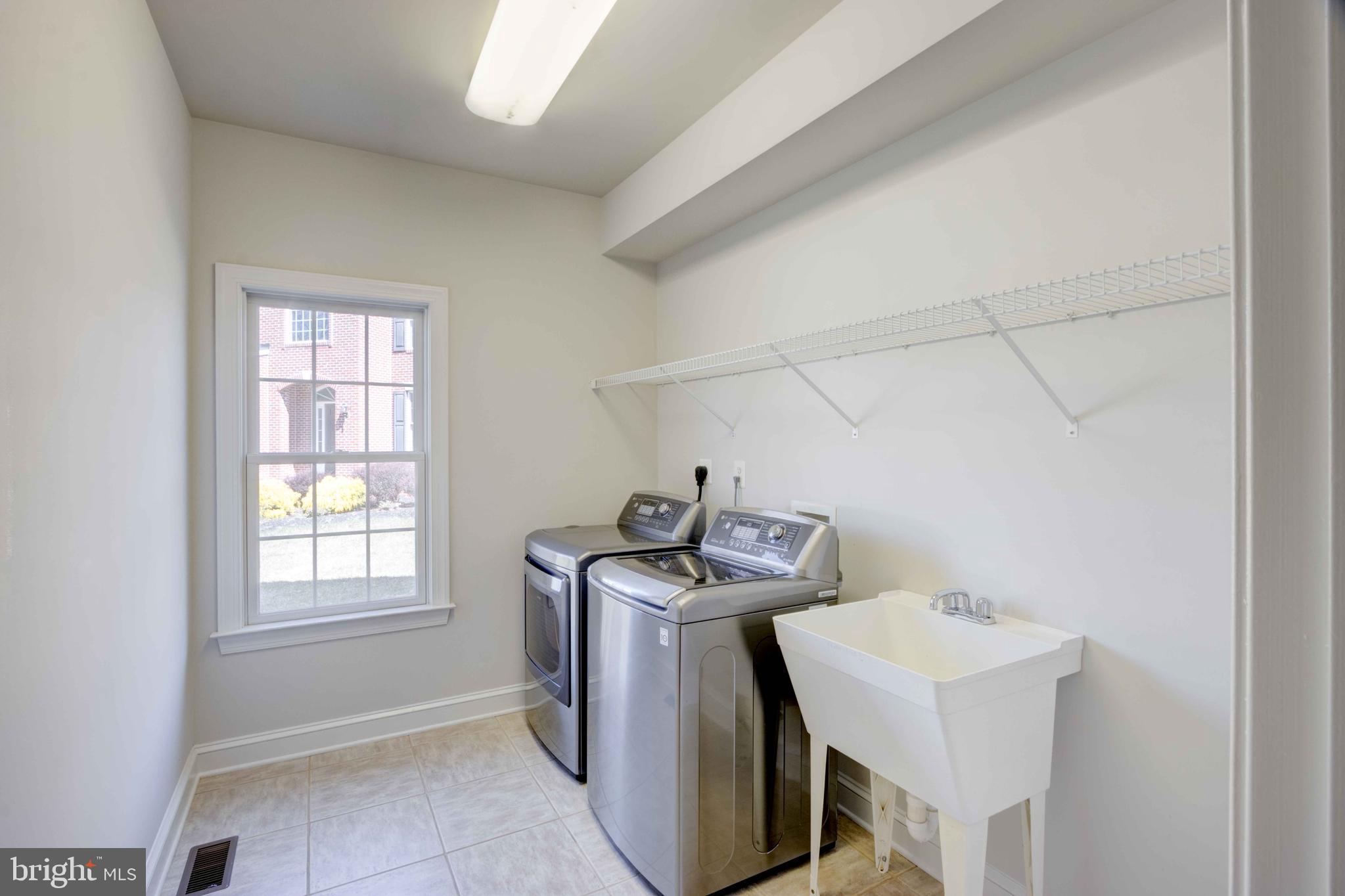 CARLEE MANOR - Residential