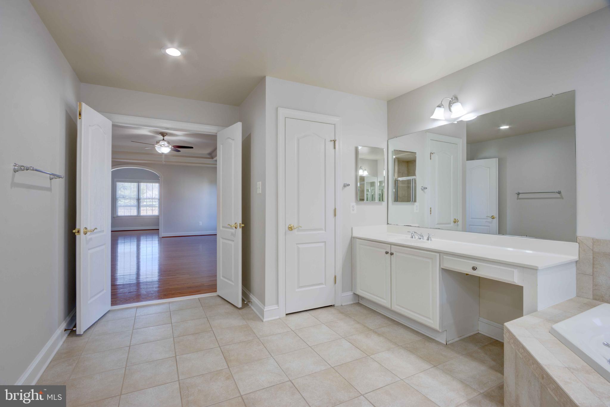 CARLEE MANOR - Residential