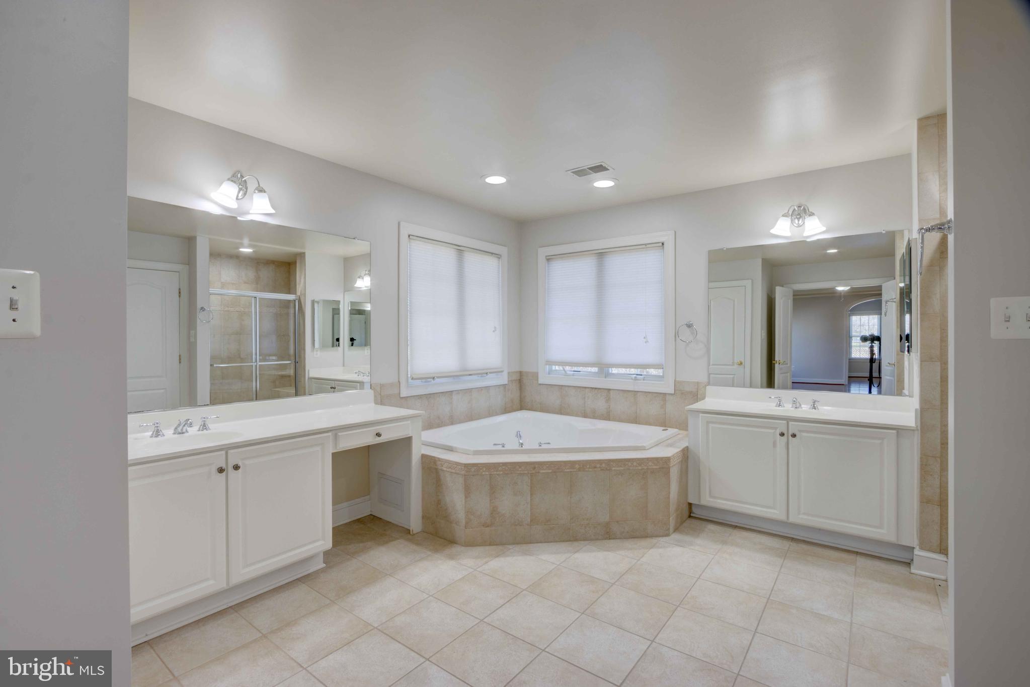 CARLEE MANOR - Residential