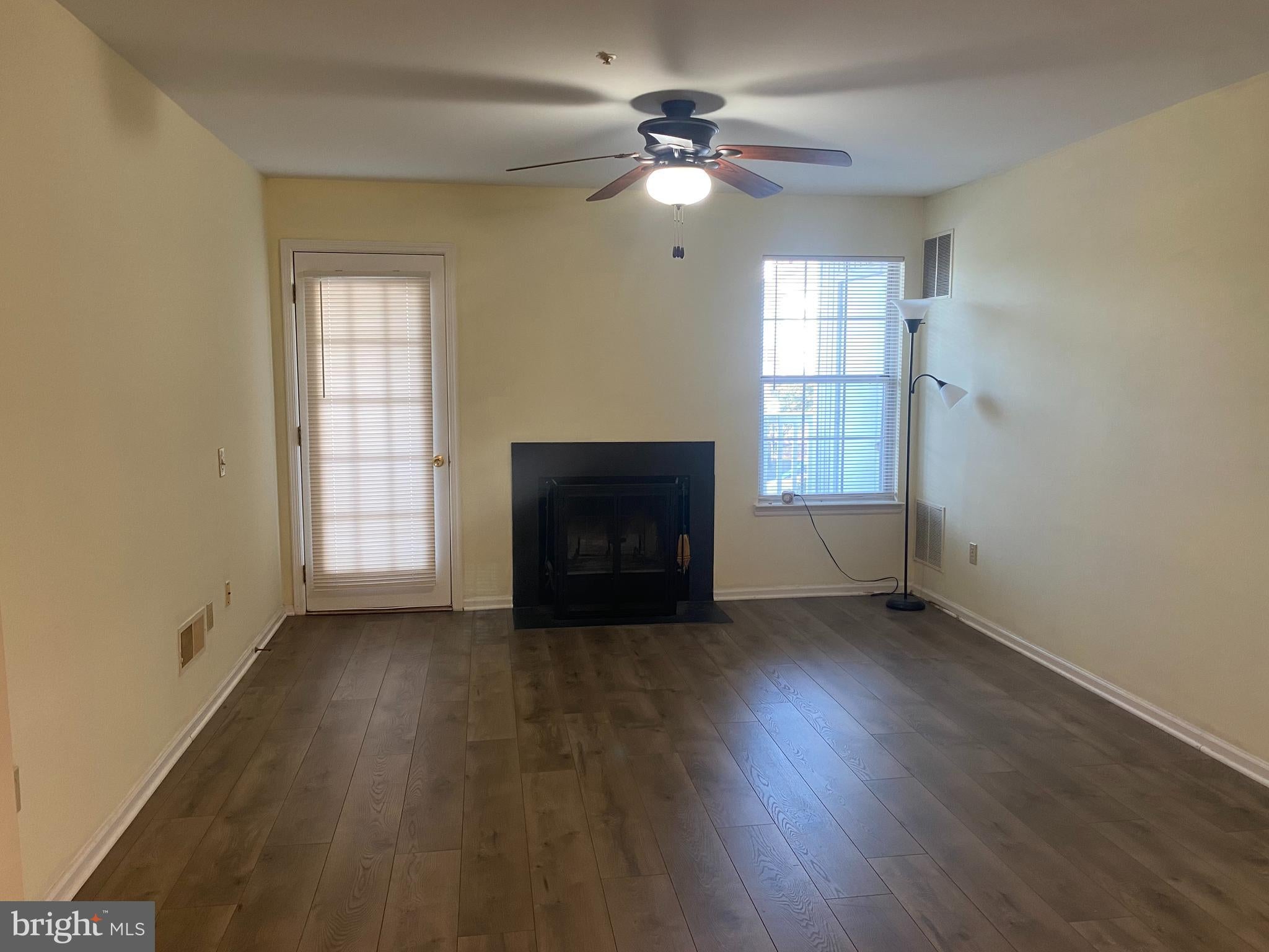 2004 WATERS EDGE DRIVE