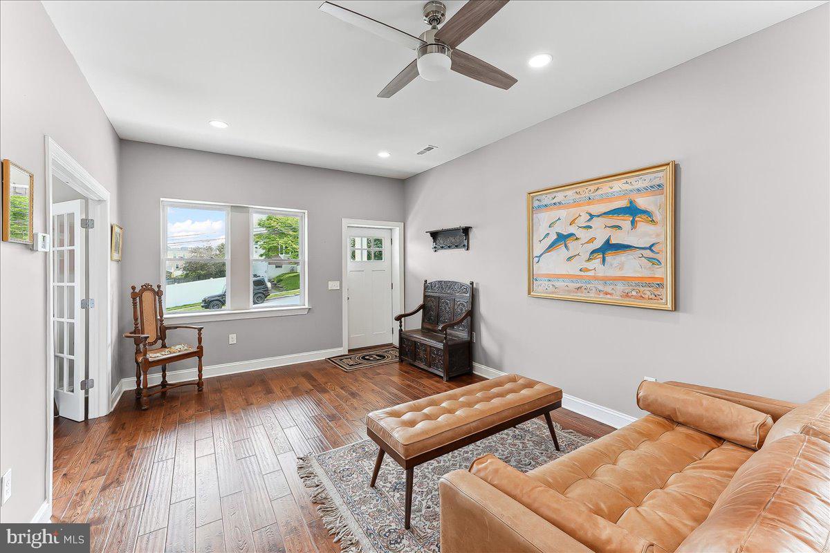 229 W 9TH AVENUE