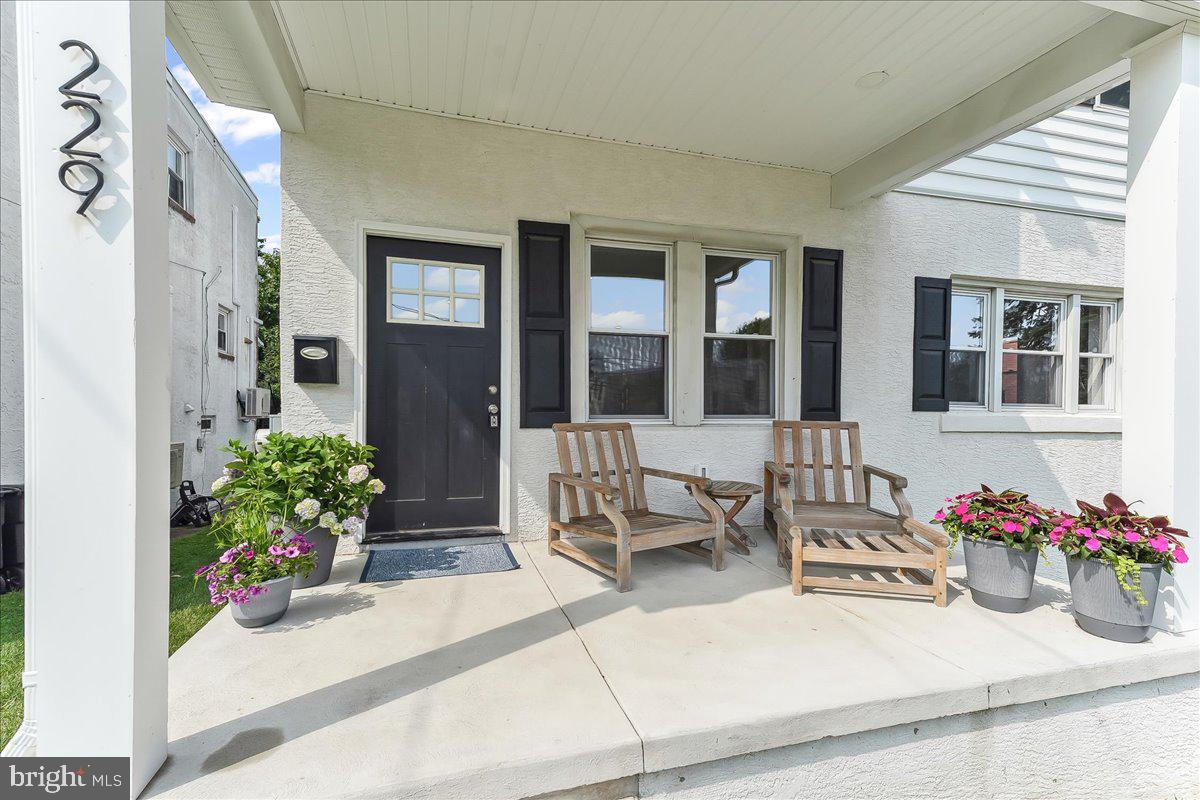 229 W 9TH AVENUE