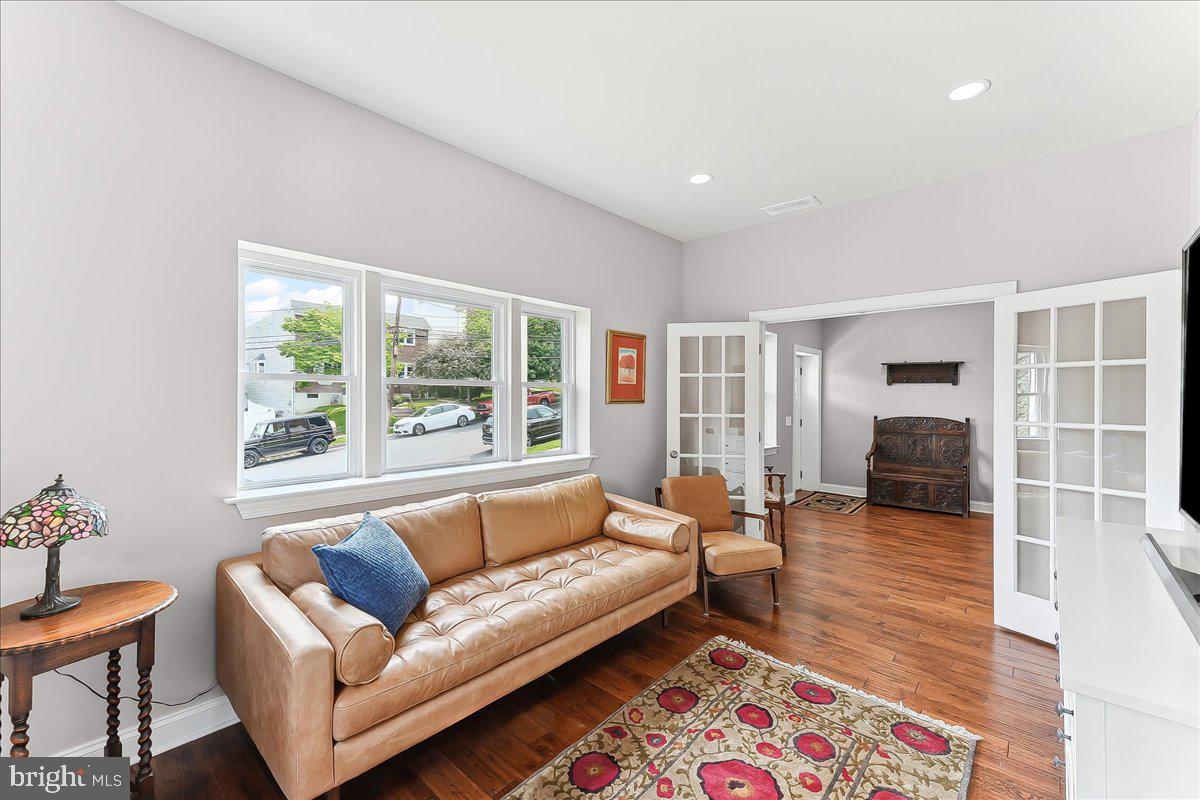 229 W 9TH AVENUE