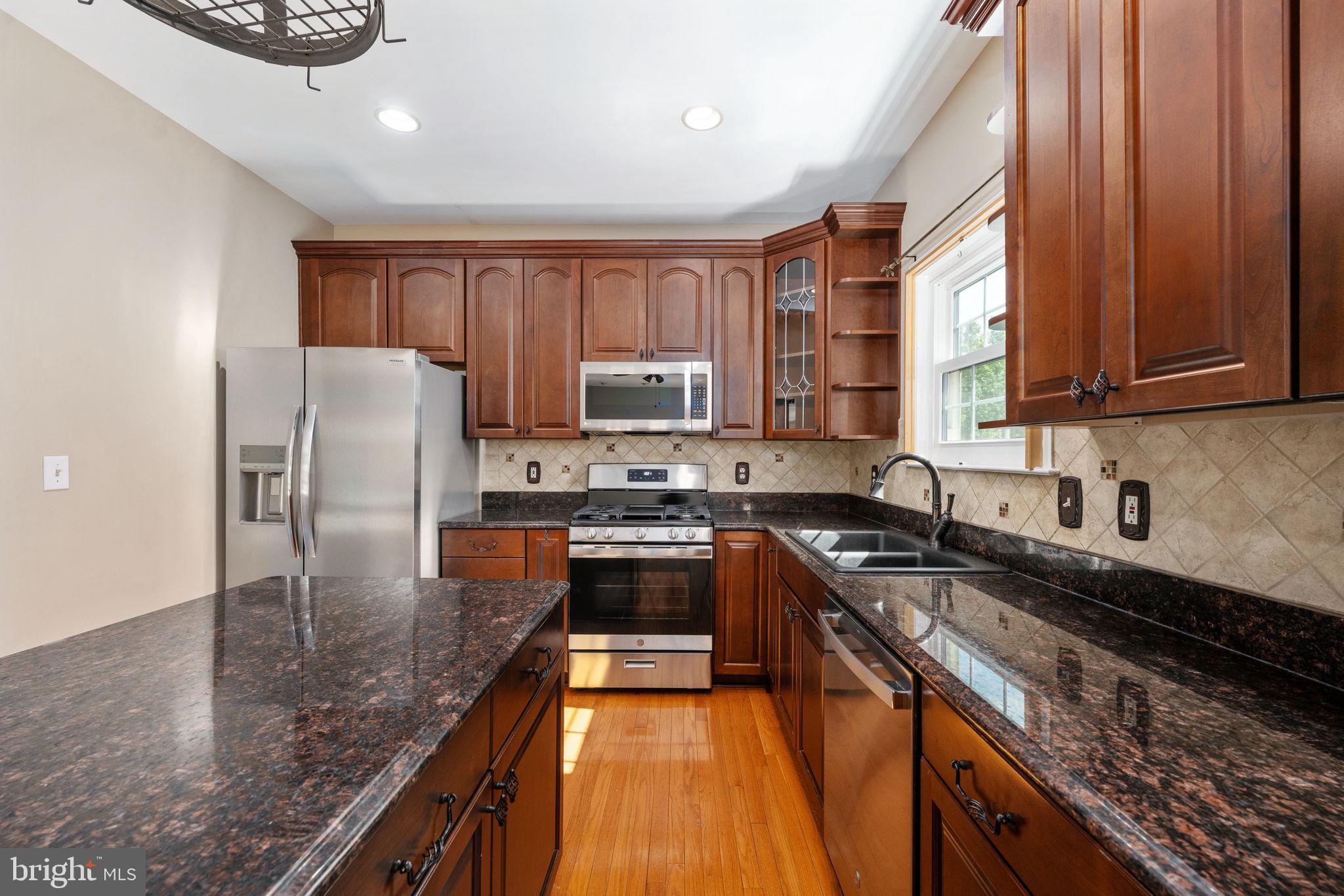HAMPTON OAKS - Residential