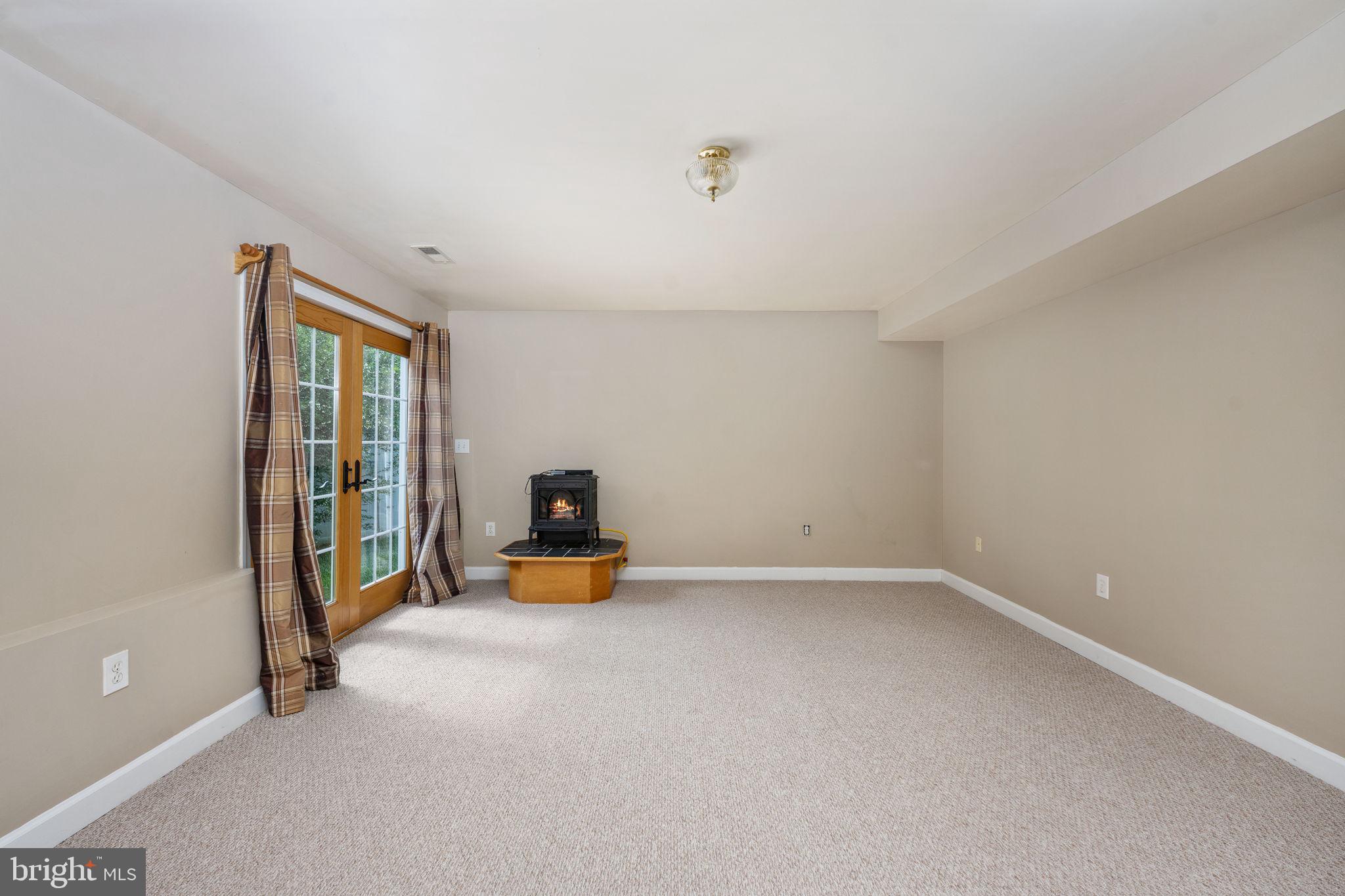 HAMPTON OAKS - Residential