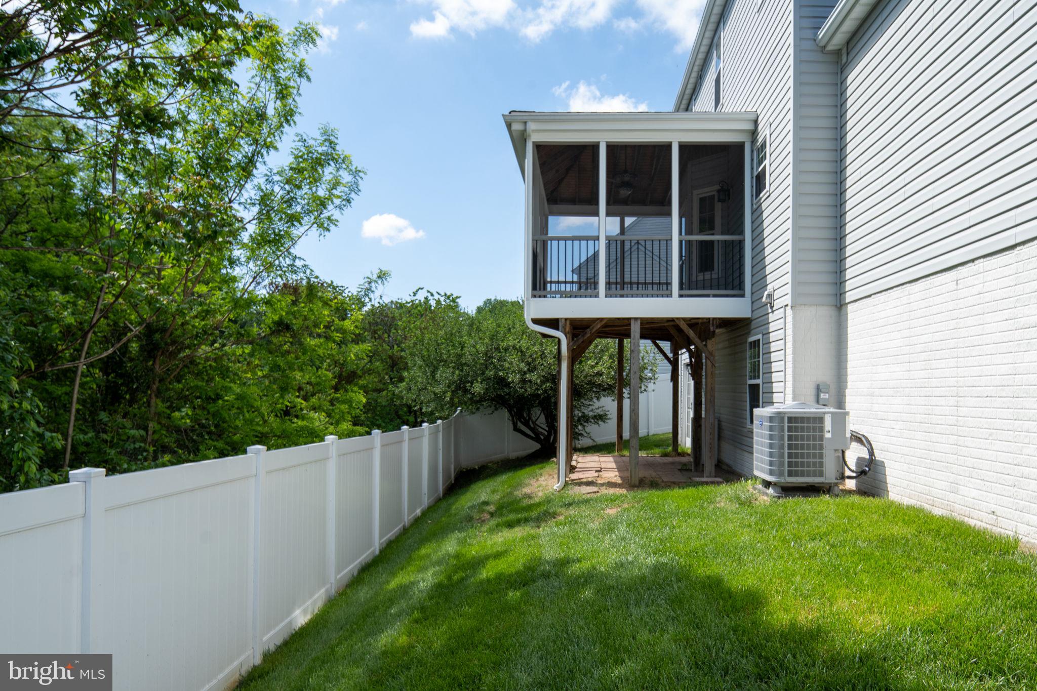 HAMPTON OAKS - Residential