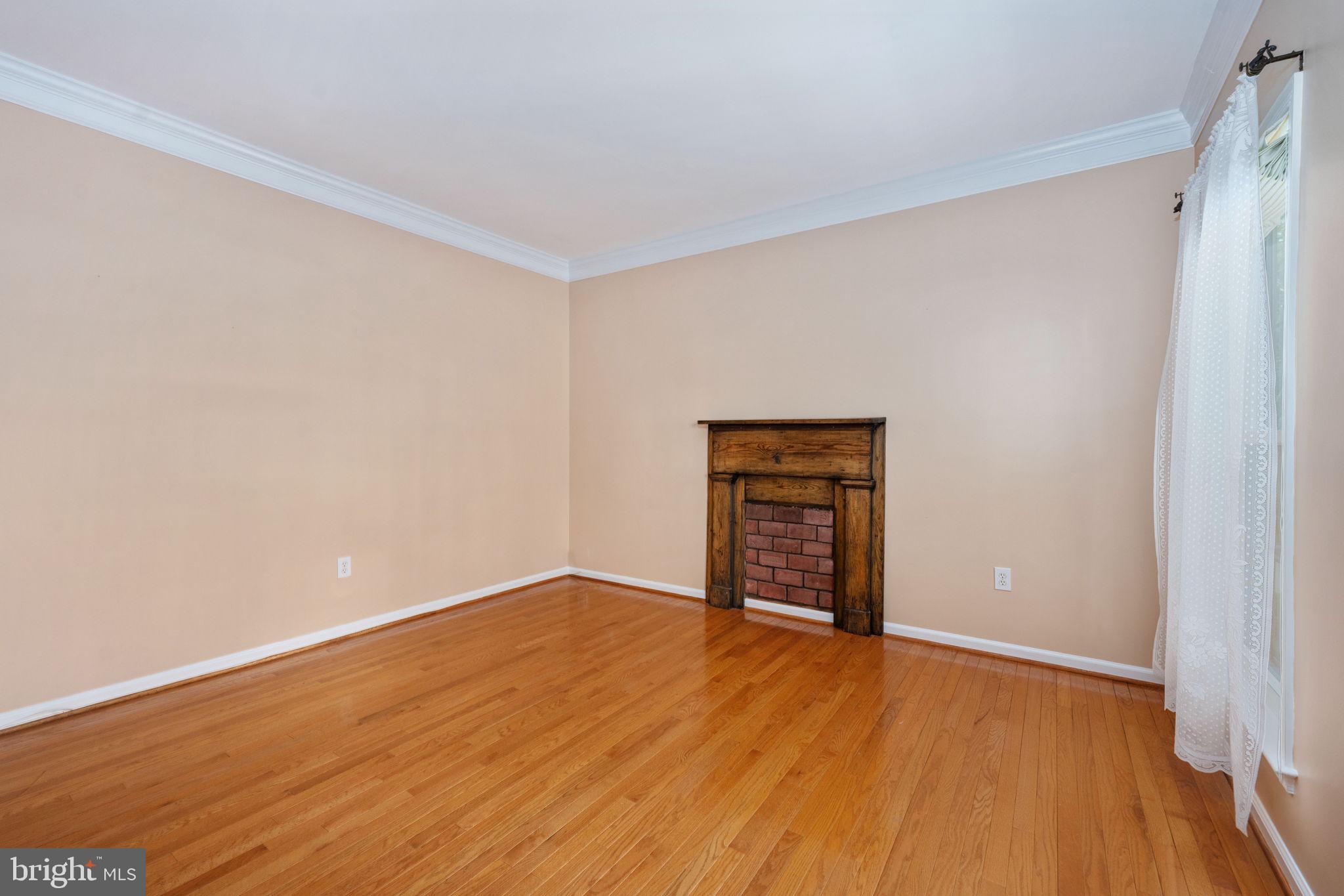 HAMPTON OAKS - Residential
