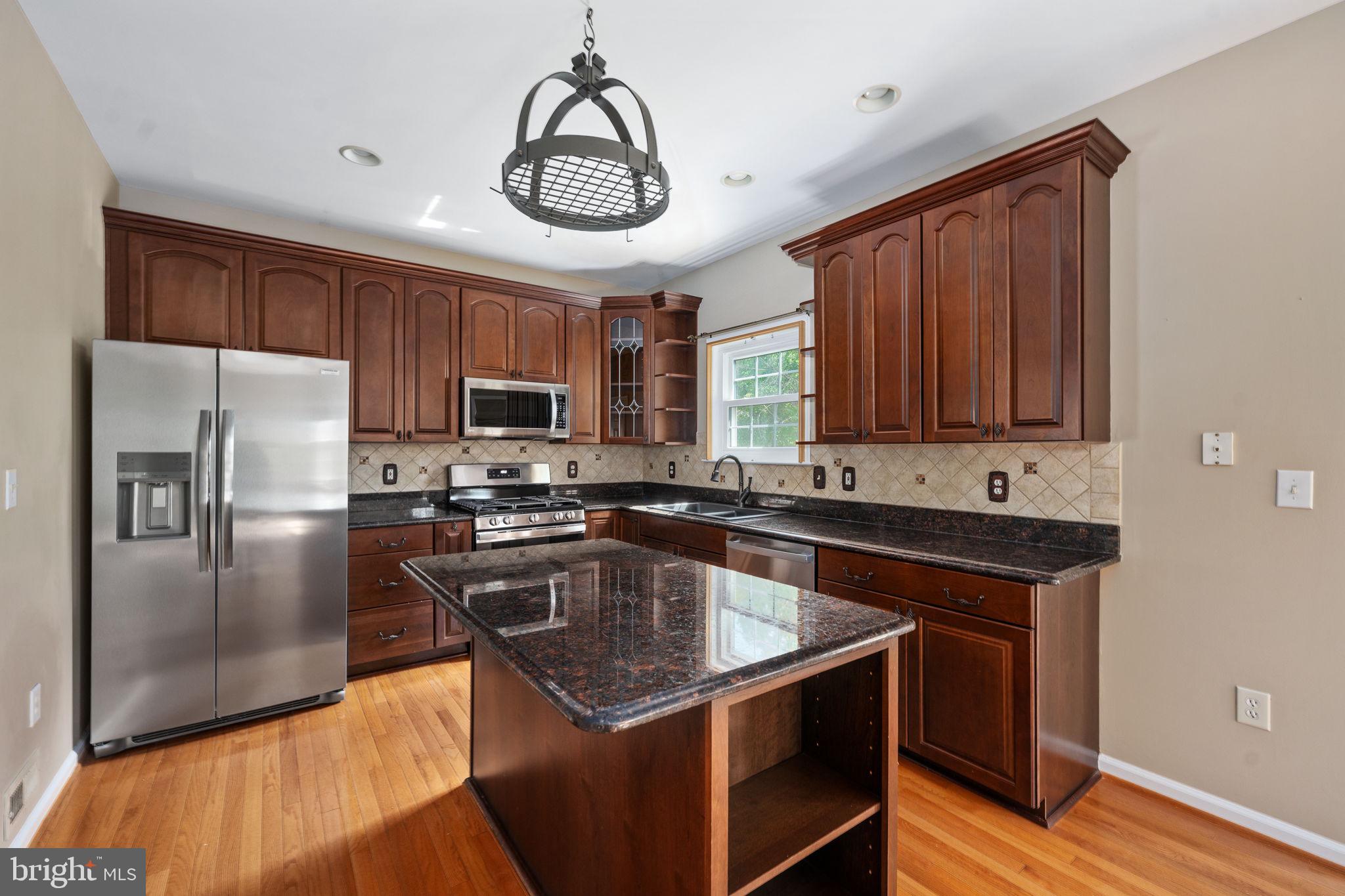 HAMPTON OAKS - Residential