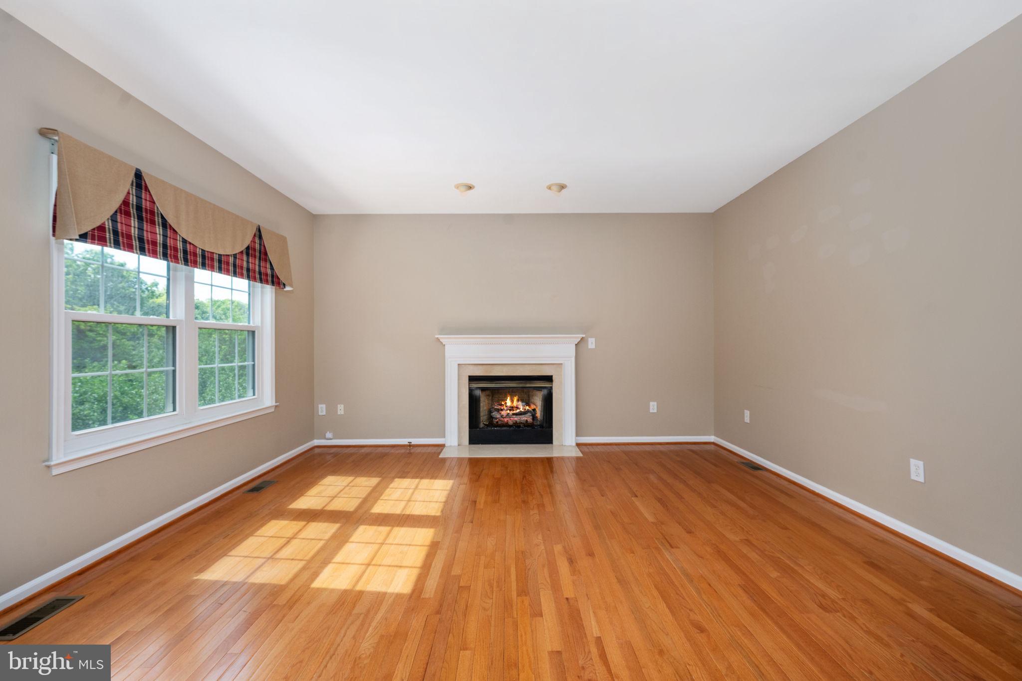 HAMPTON OAKS - Residential