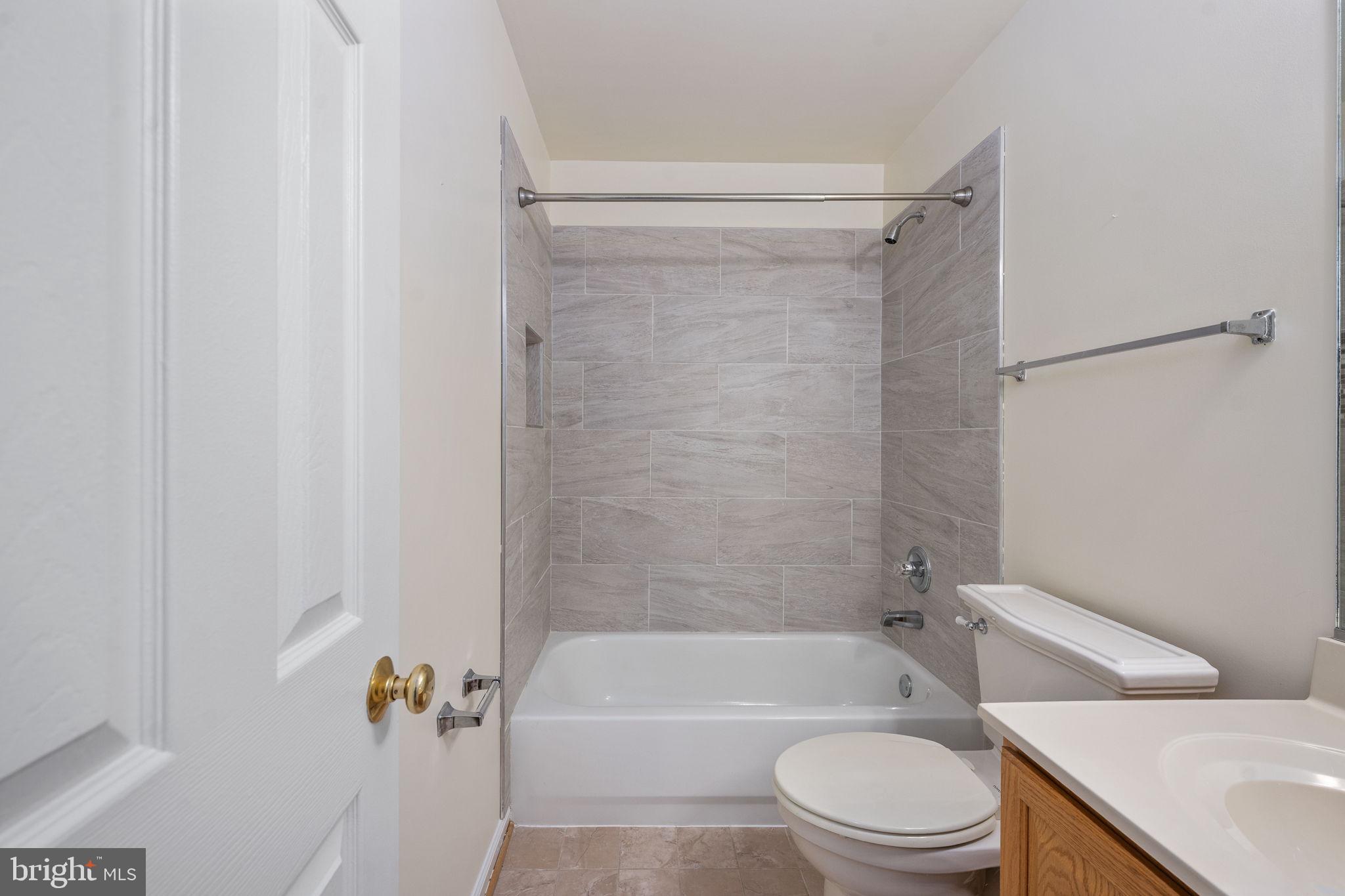 HAMPTON OAKS - Residential