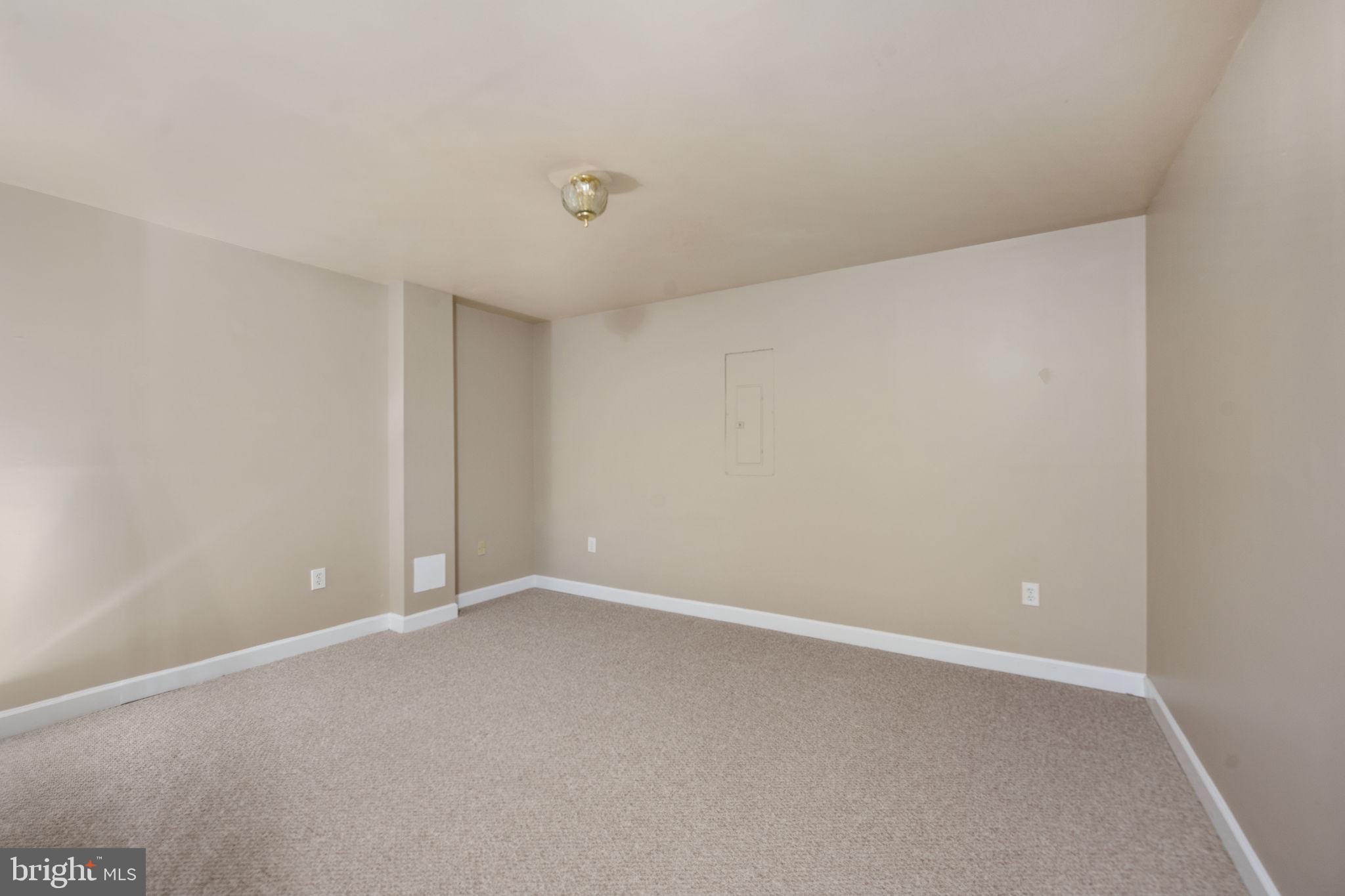 HAMPTON OAKS - Residential
