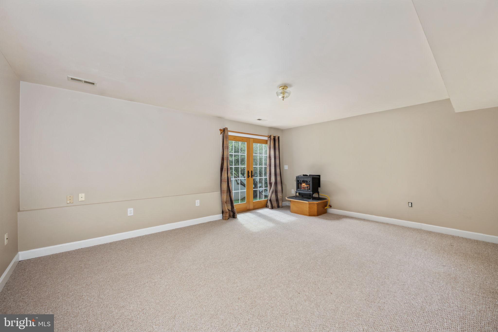 HAMPTON OAKS - Residential