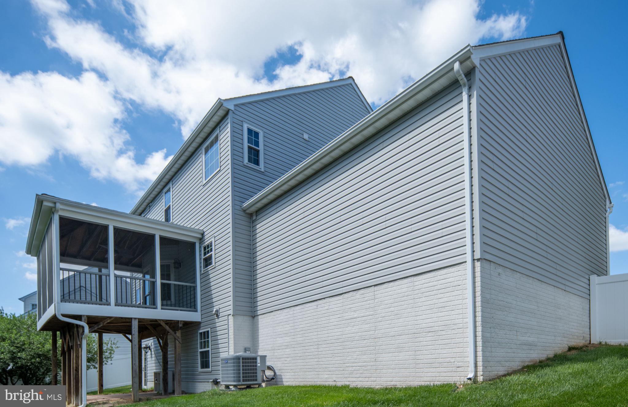 HAMPTON OAKS - Residential