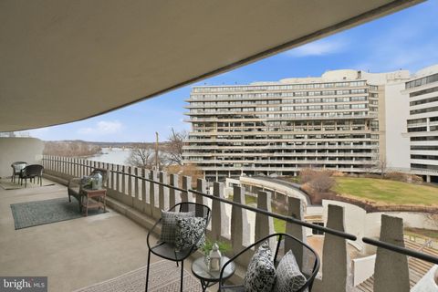 Photo of 700 New Hampshire Avenue NW #609, WASHINGTON, DC 20037 (MLS # DCDC2243808)