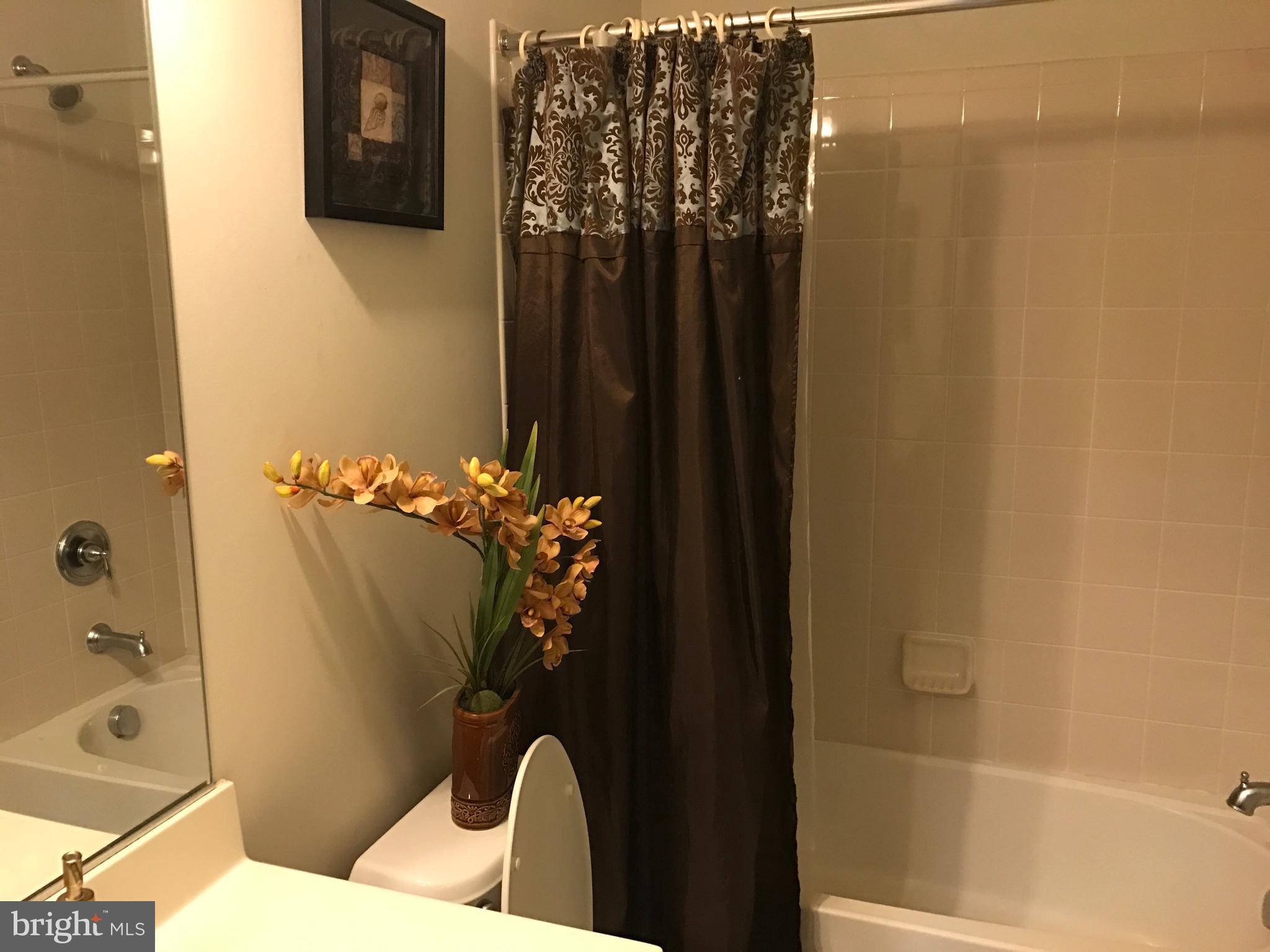 EAST GATE - Residential Lease