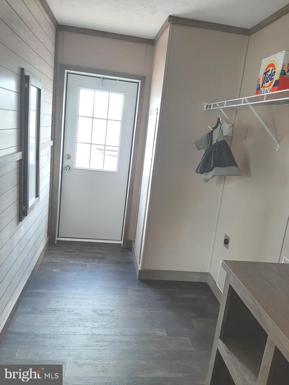 BUSH RIVER MANOR - Residential