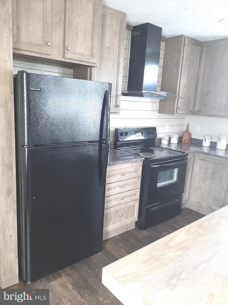 BUSH RIVER MANOR - Residential