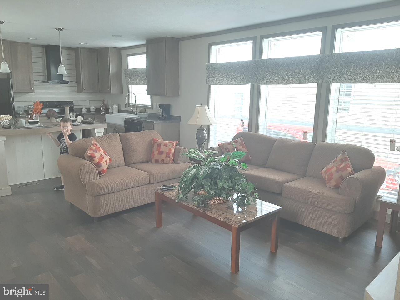 BUSH RIVER MANOR - Residential