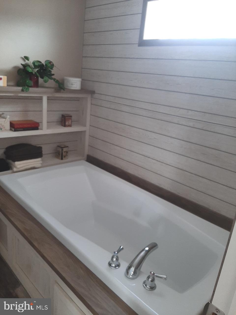 BUSH RIVER MANOR - Residential