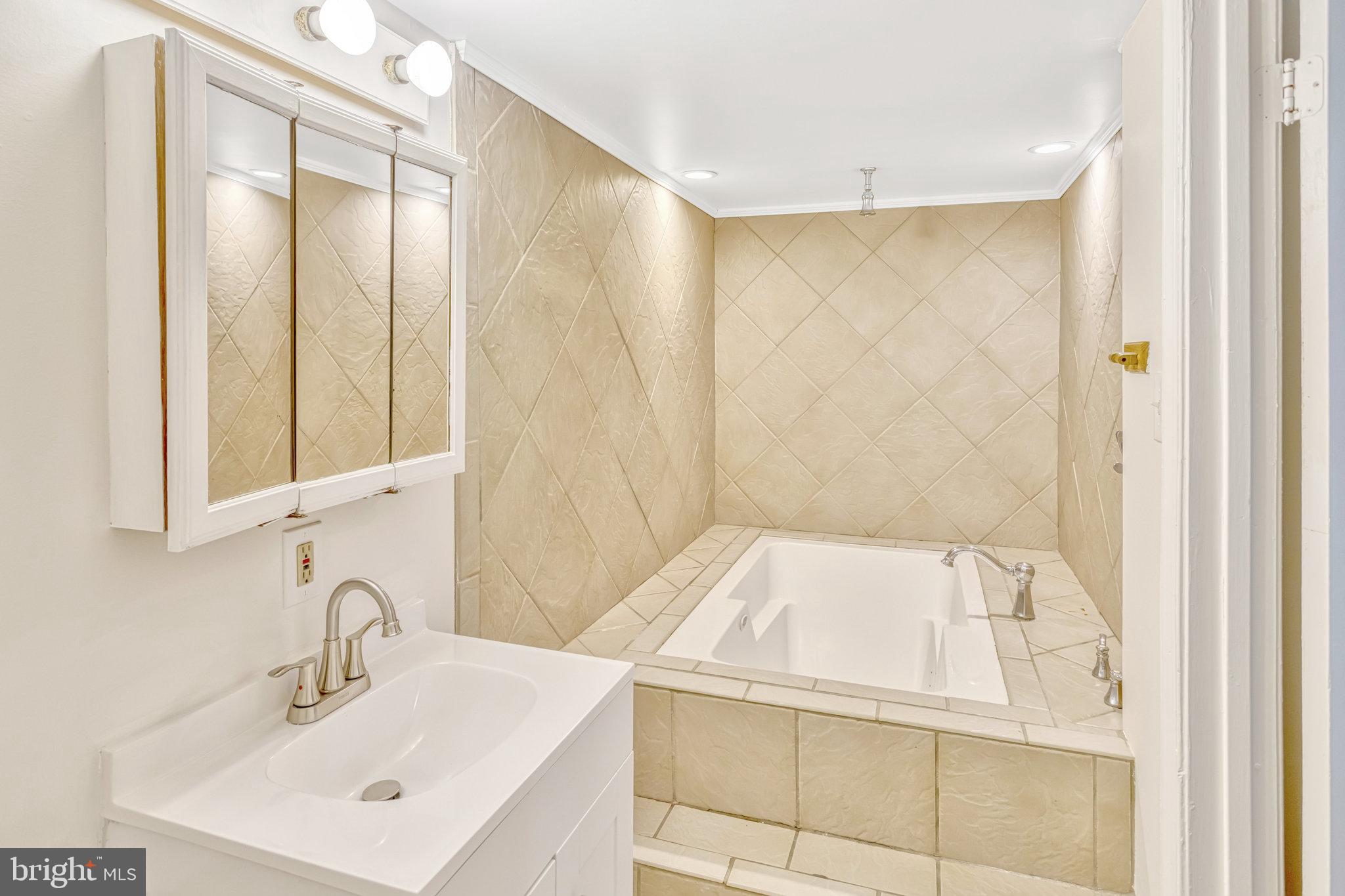 LAKE RIDGE - Residential