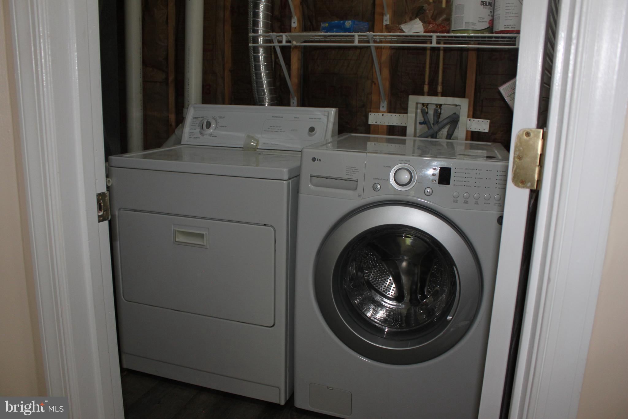 SIGNATURE AT BROADLANDS - Residential Lease