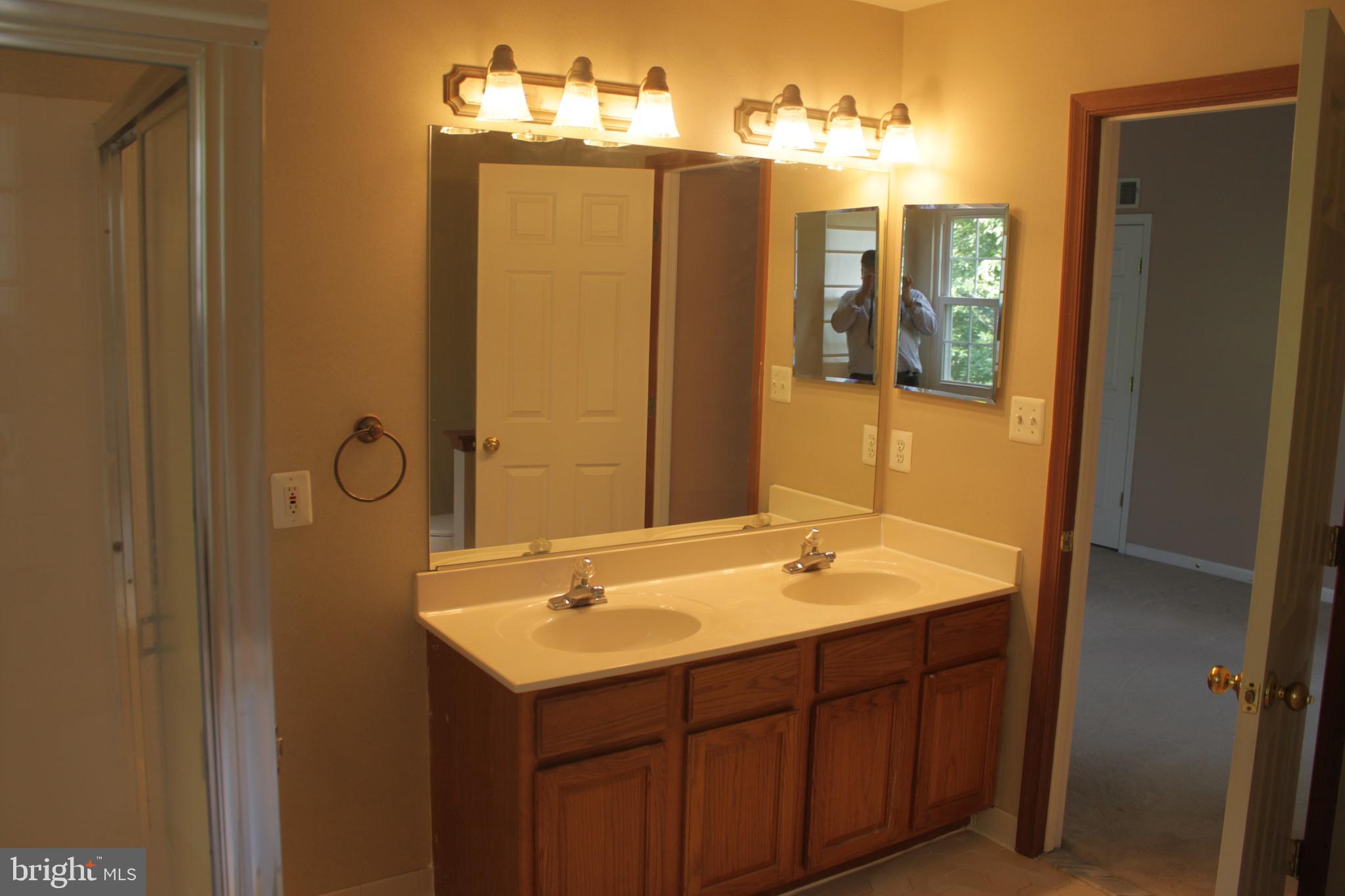 SIGNATURE AT BROADLANDS - Residential Lease