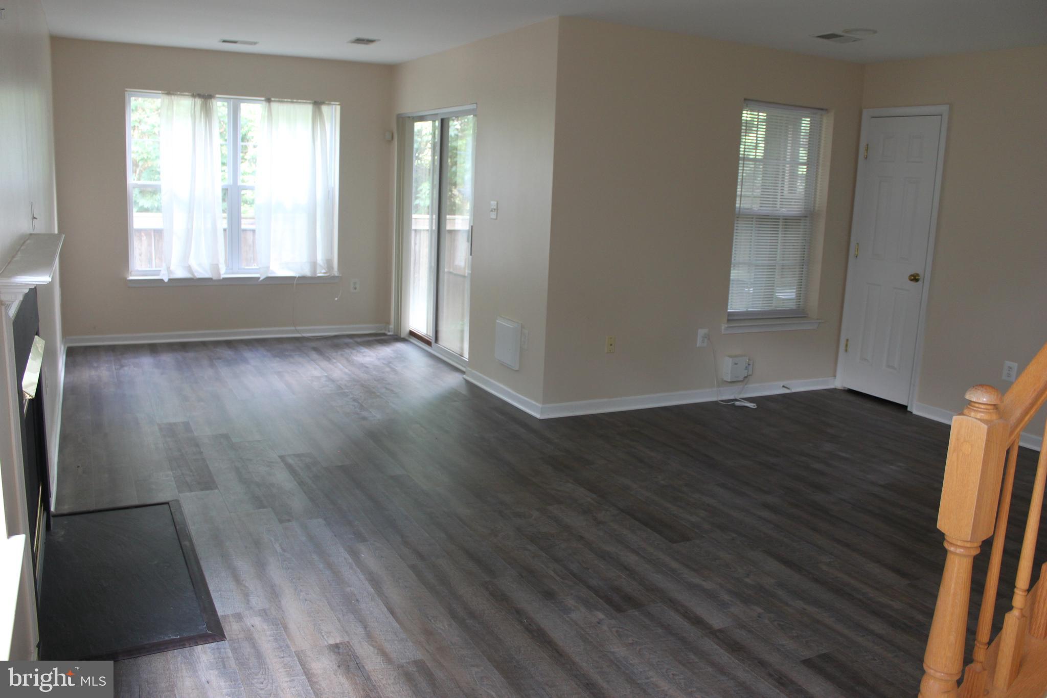 SIGNATURE AT BROADLANDS - Residential Lease