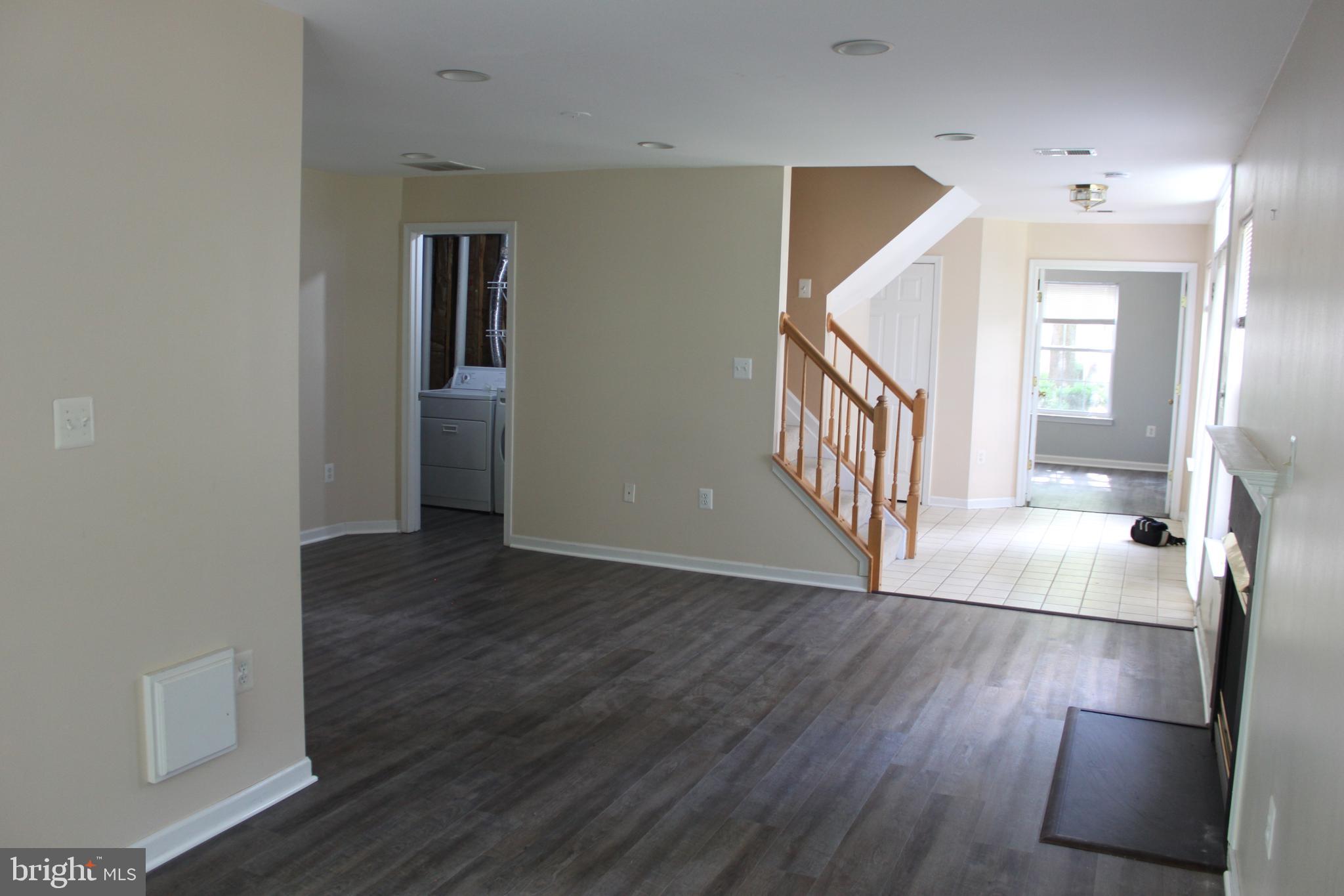 SIGNATURE AT BROADLANDS - Residential Lease