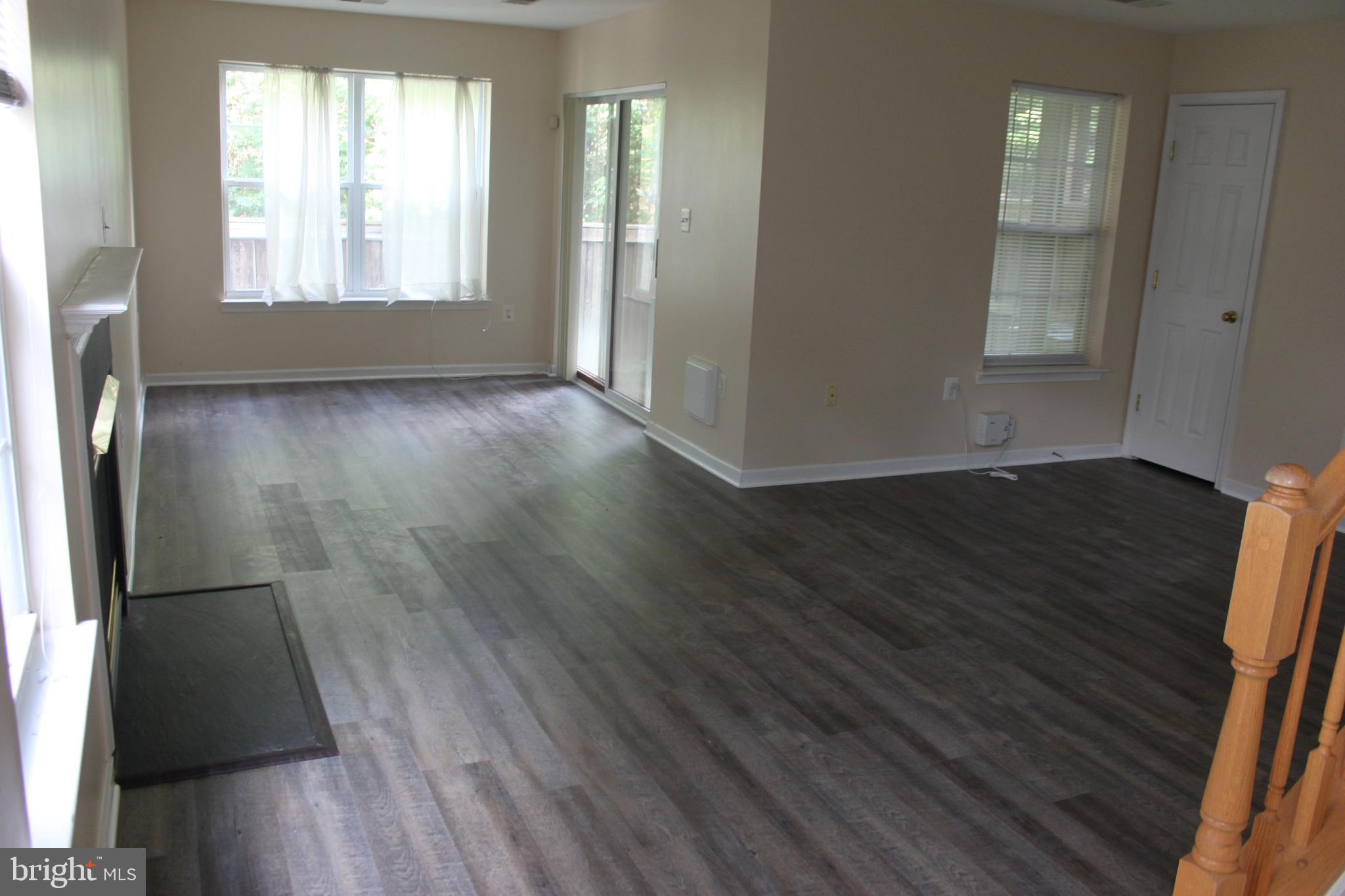 SIGNATURE AT BROADLANDS - Residential Lease