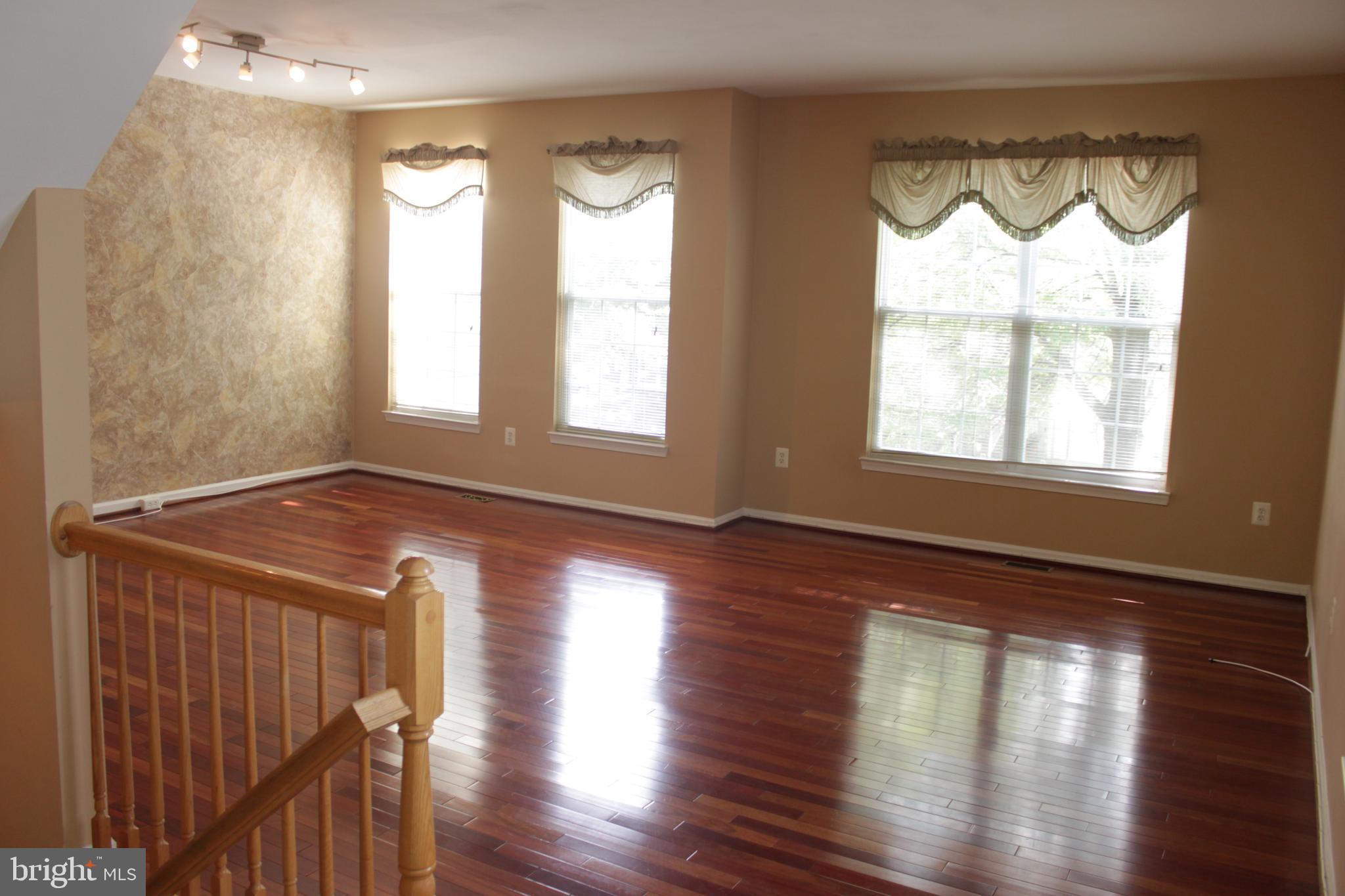 SIGNATURE AT BROADLANDS - Residential Lease