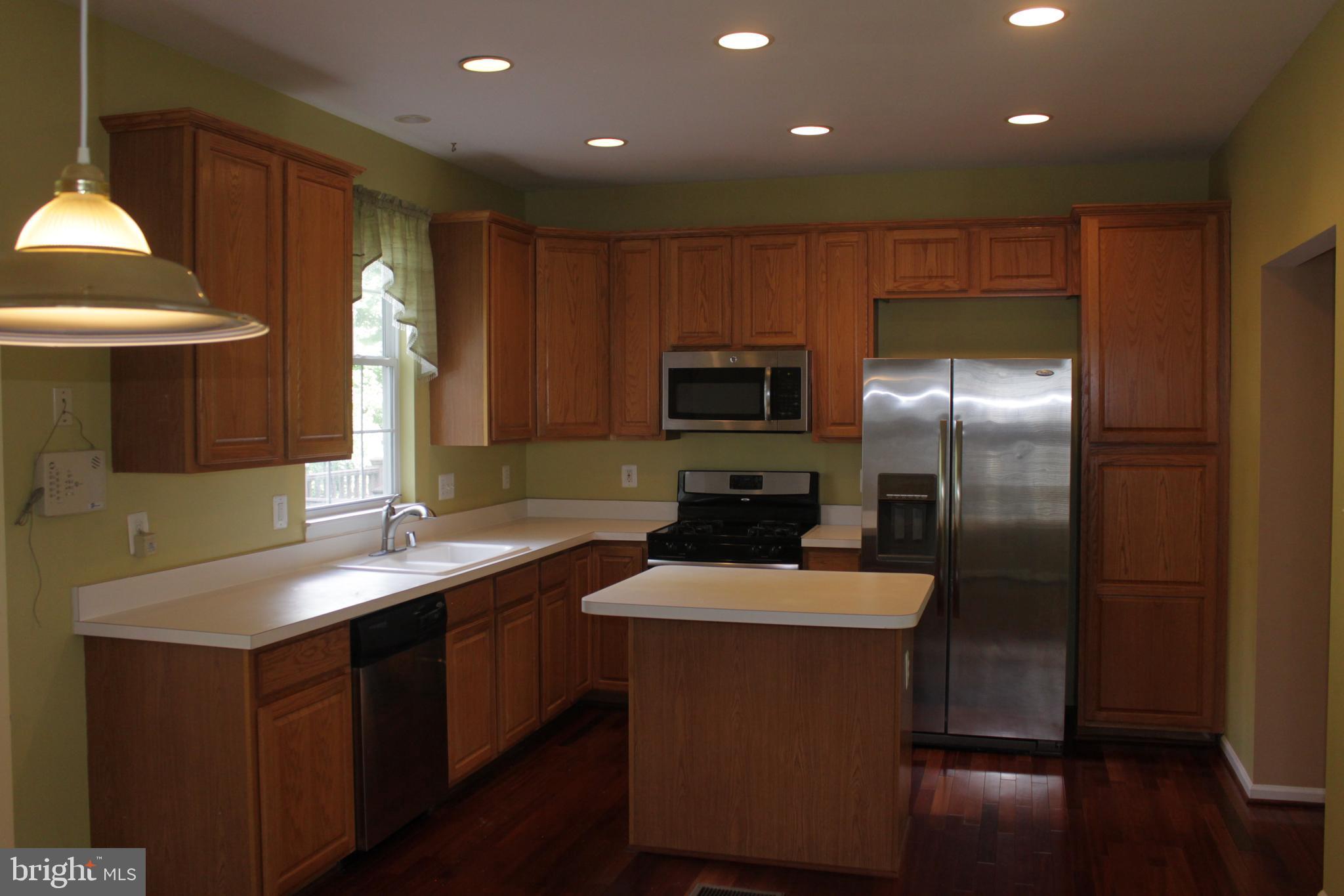 SIGNATURE AT BROADLANDS - Residential Lease