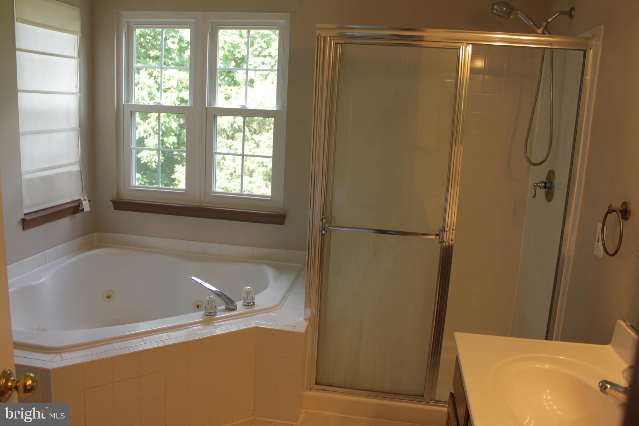 SIGNATURE AT BROADLANDS - Residential Lease