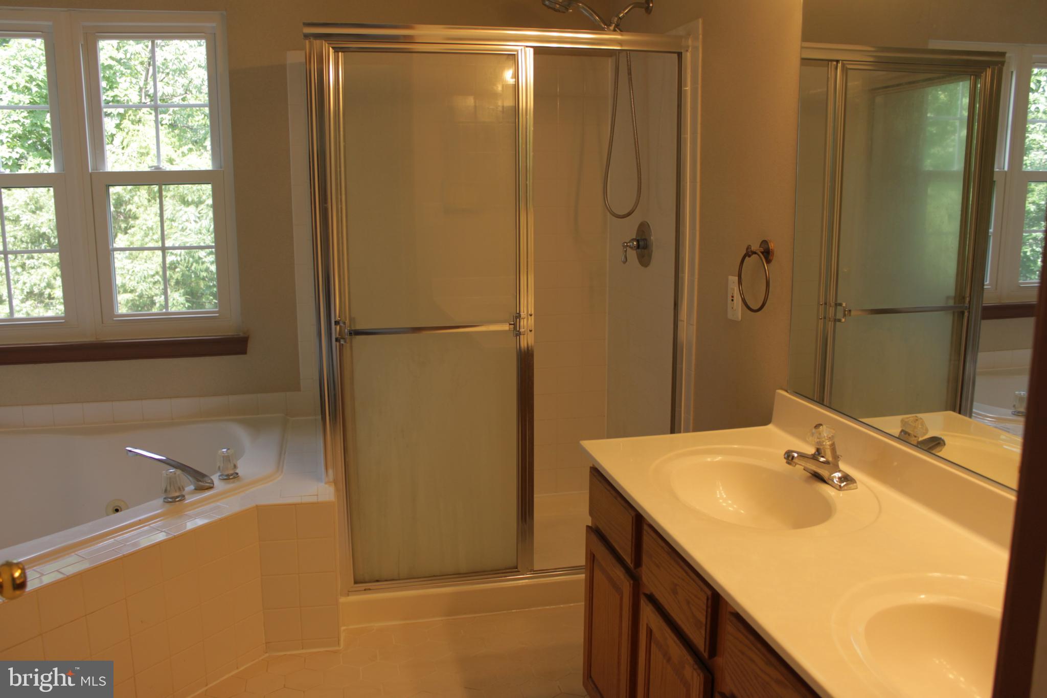 SIGNATURE AT BROADLANDS - Residential Lease